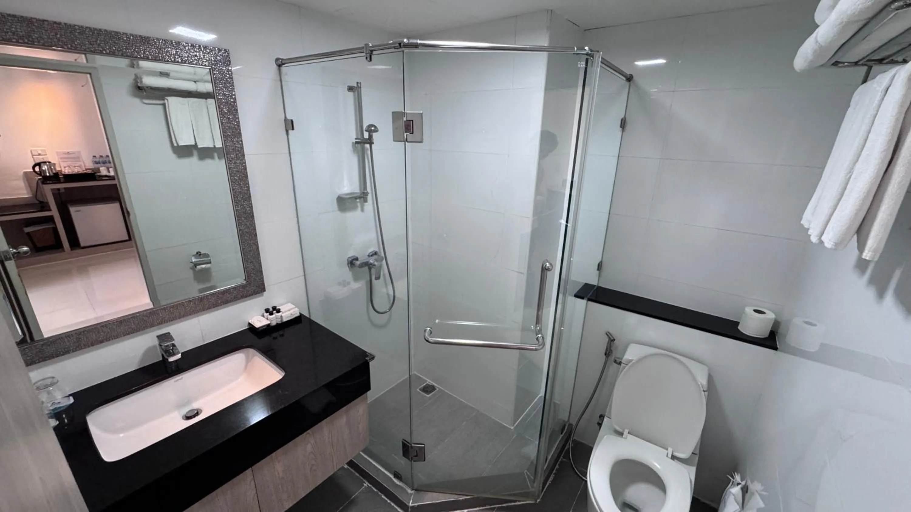 Bathroom in Methavalai Residence Hotel