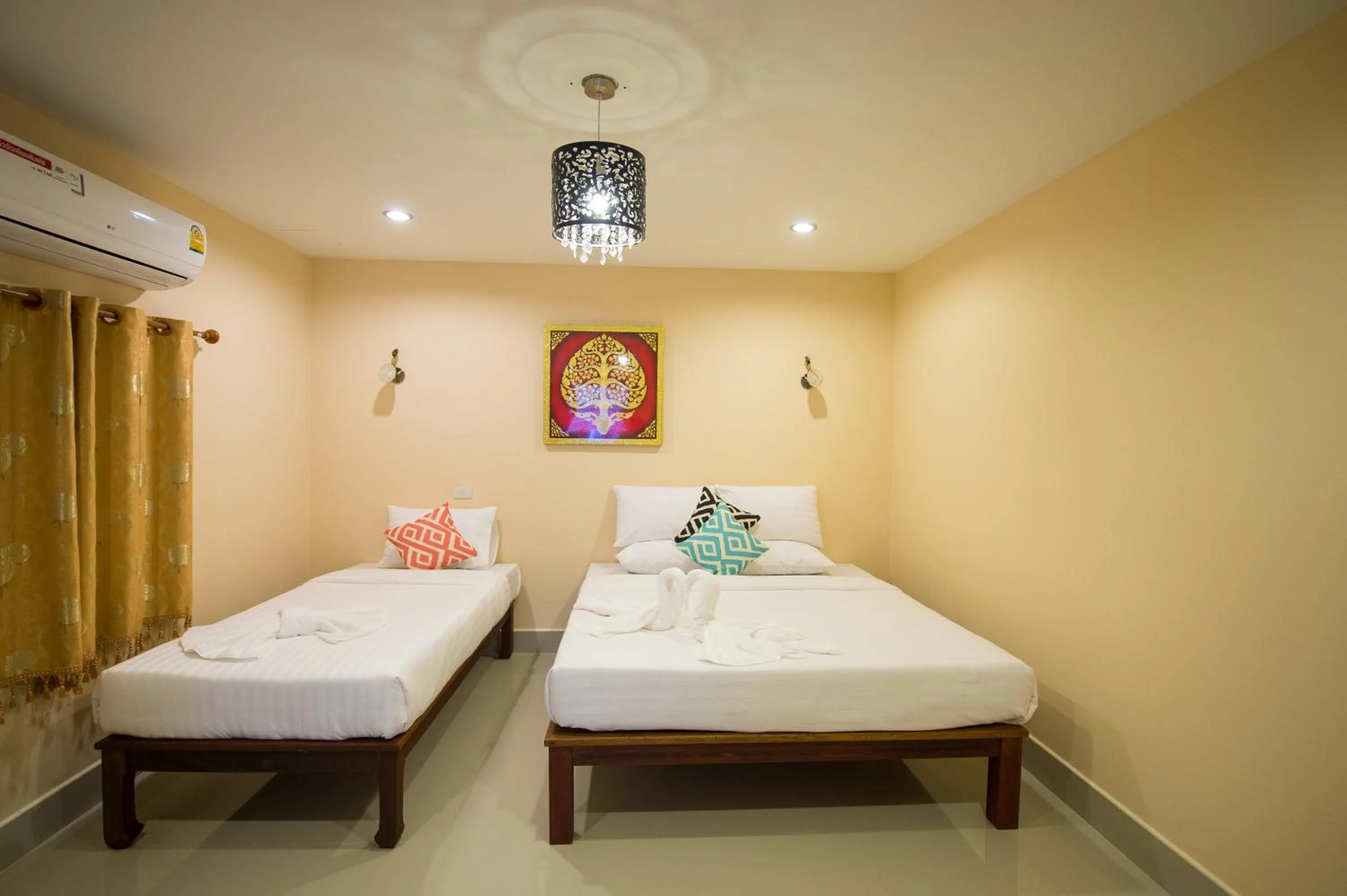 Bed in Sri Siam Resort