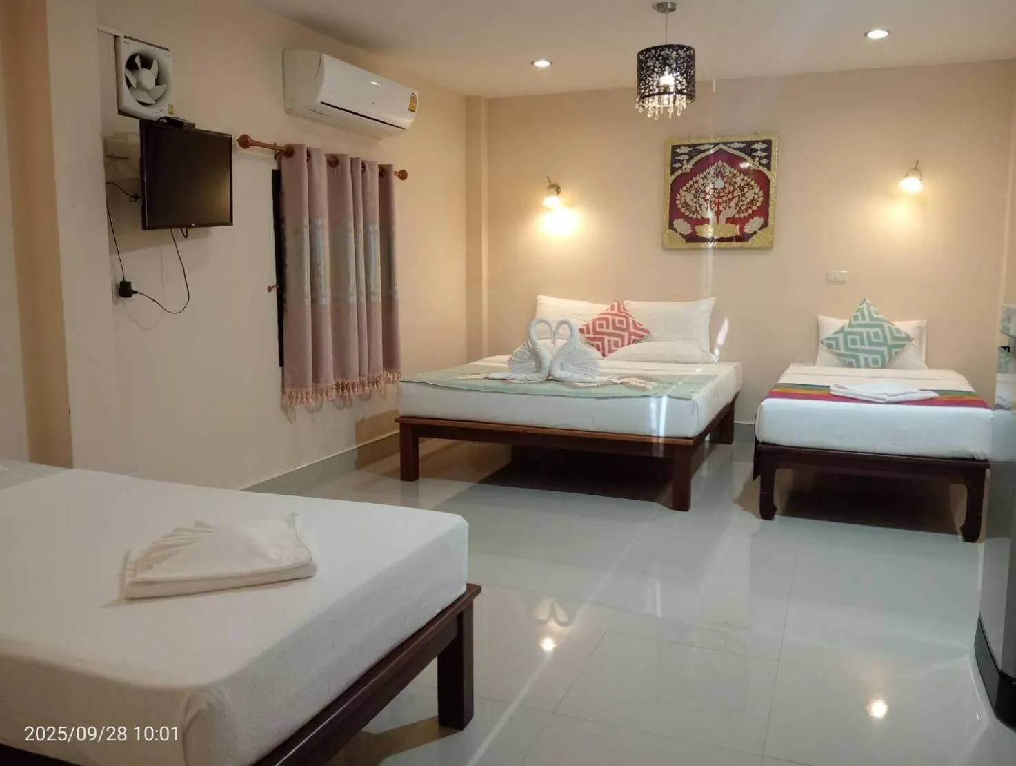 Bed in Sri Siam Resort