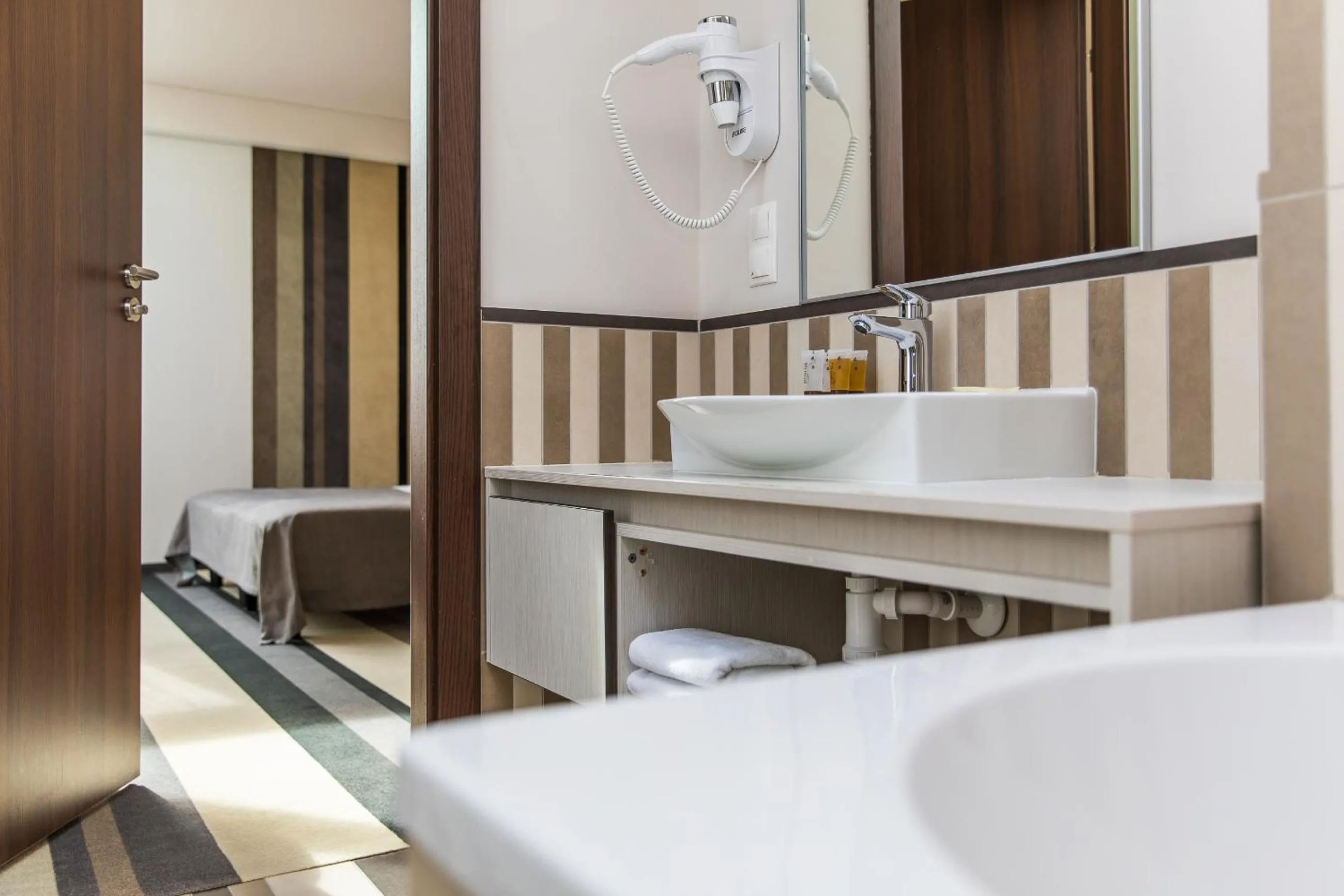 Bathroom, Bed in Grand Baltic Dunes Hotel & SPA