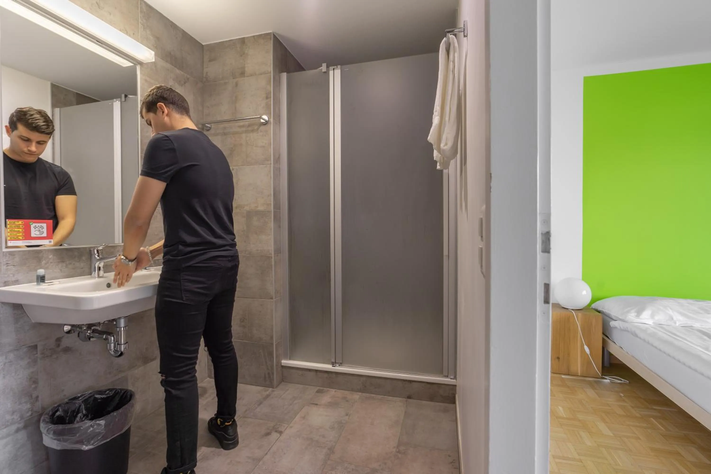 Shower, Bed in Nyon Hostel