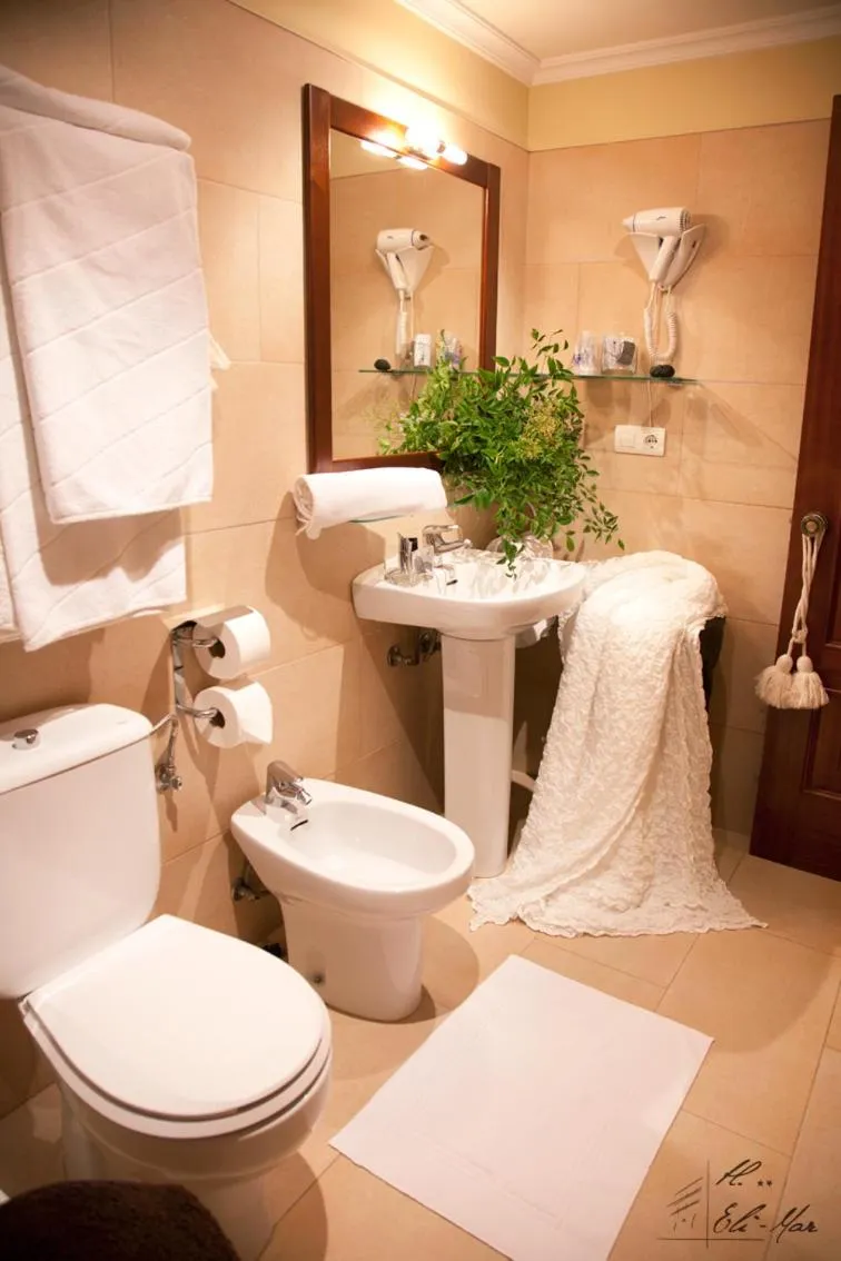 Bathroom in Hotel Eli-Mar