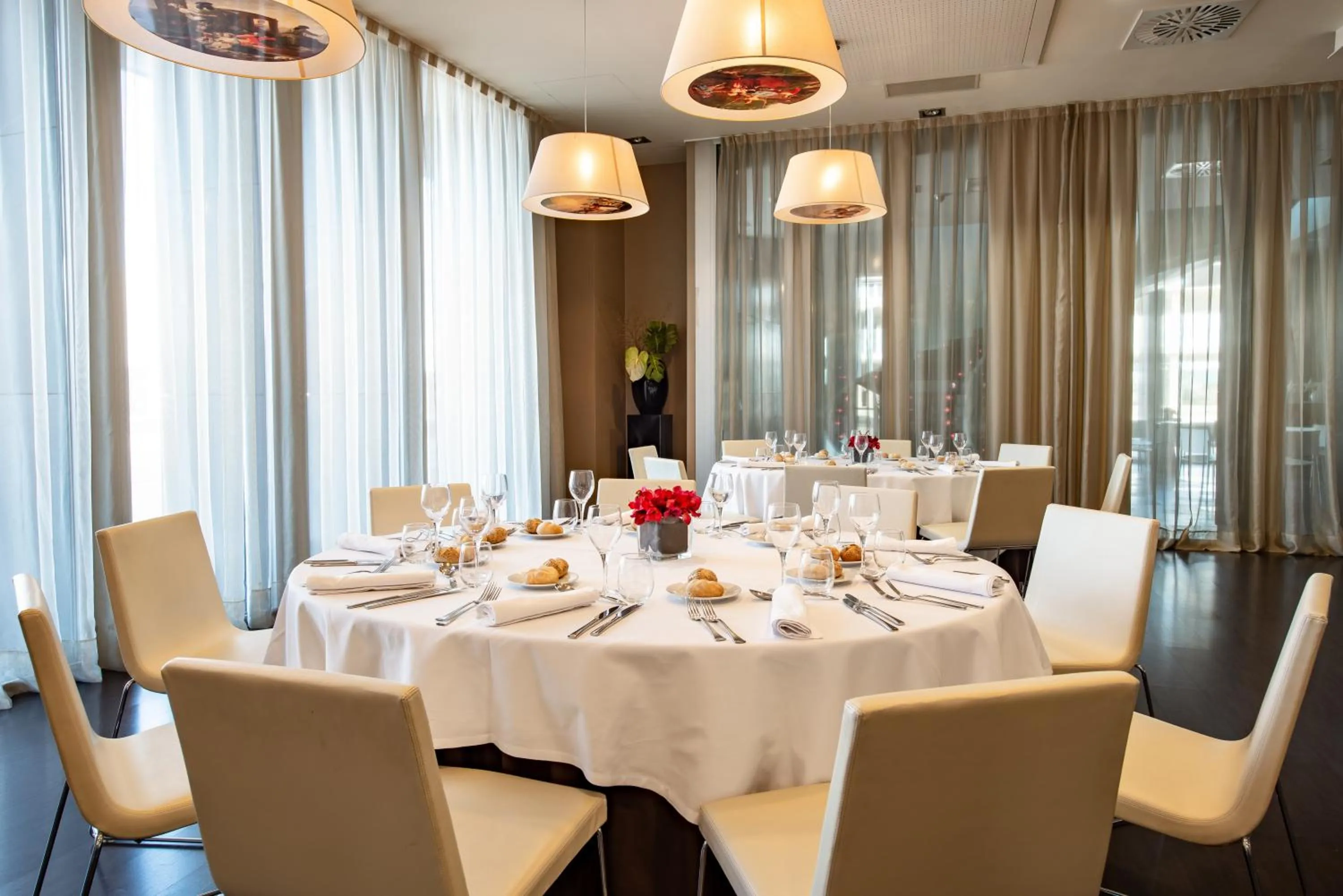 Restaurant/places to eat in Hotel Diagonal Plaza