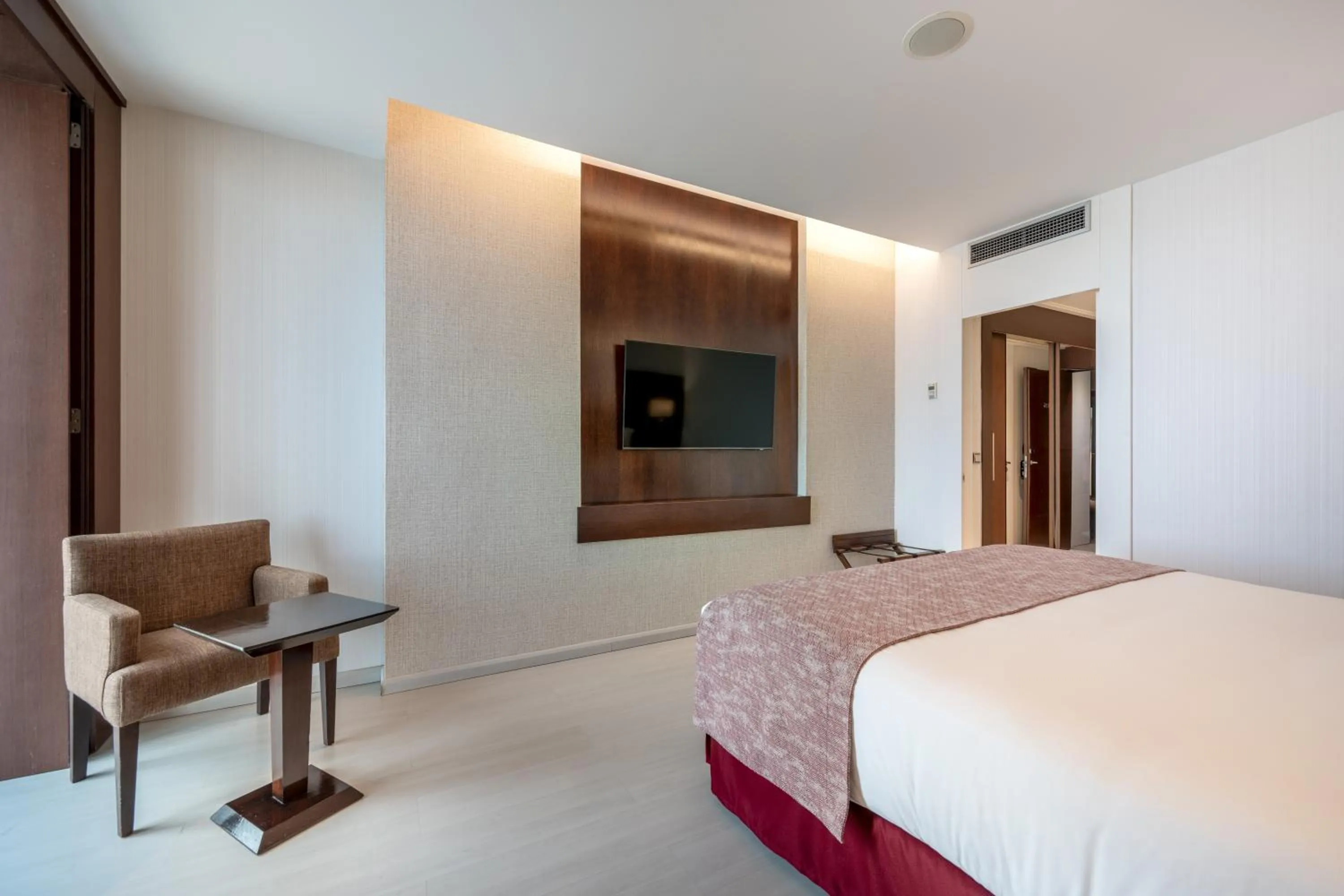 Photo of the whole room, Bed in Hotel Diagonal Plaza