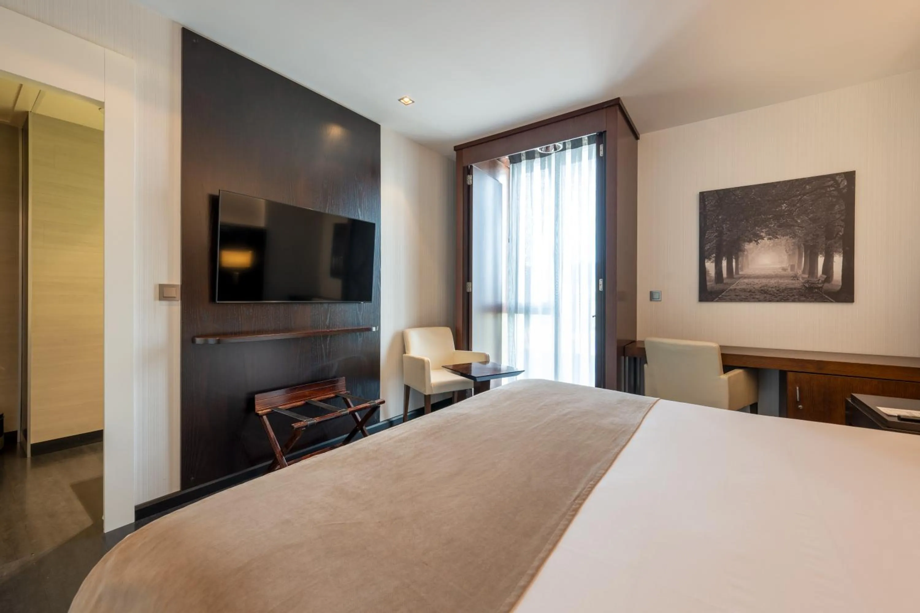 Photo of the whole room, Bed in Hotel Diagonal Plaza