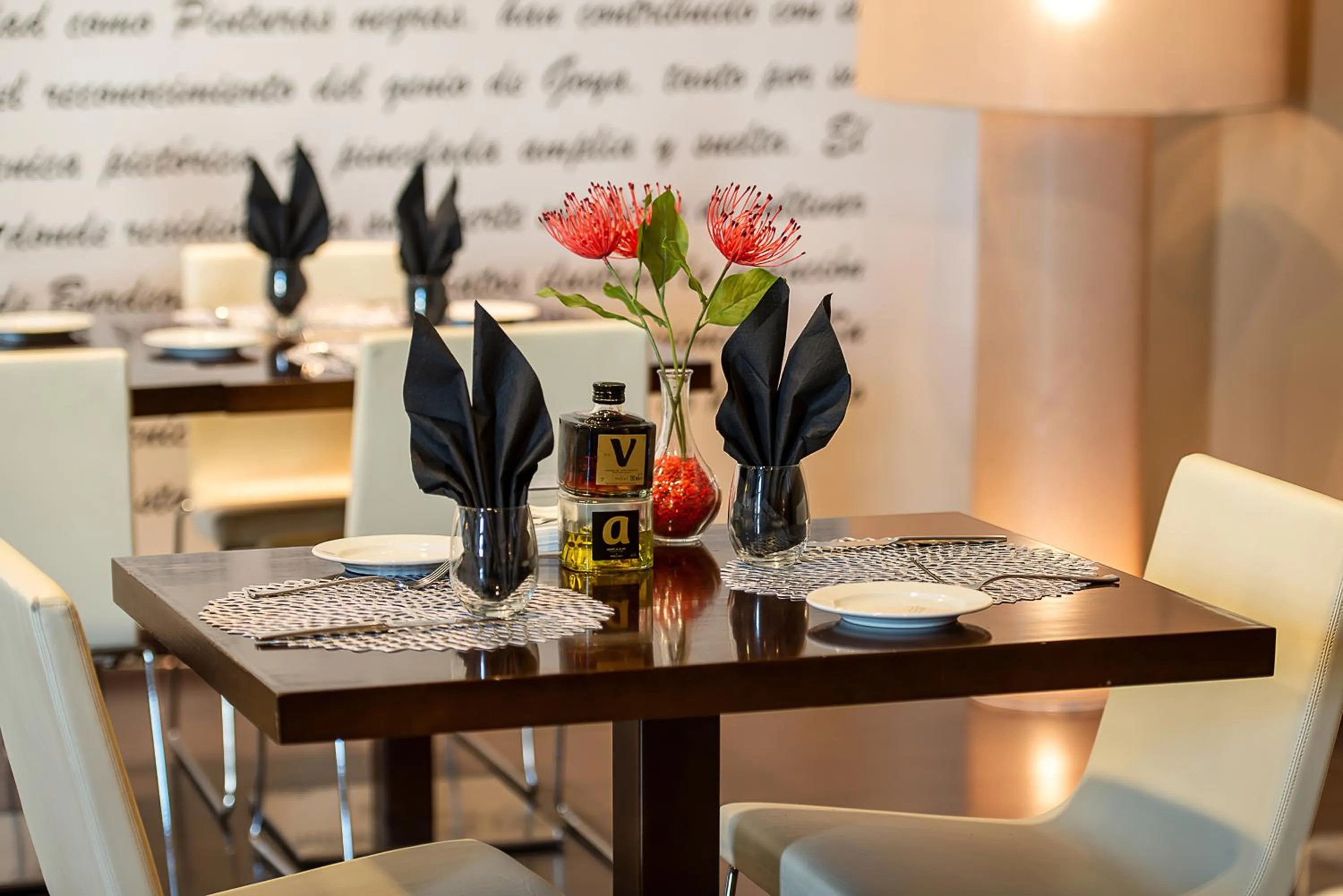 Restaurant/places to eat in Hotel Diagonal Plaza