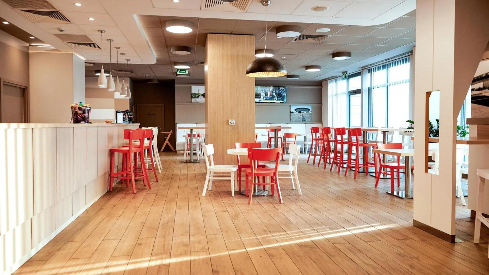 Restaurant/places to eat in B&B HOTEL Katowice Centrum
