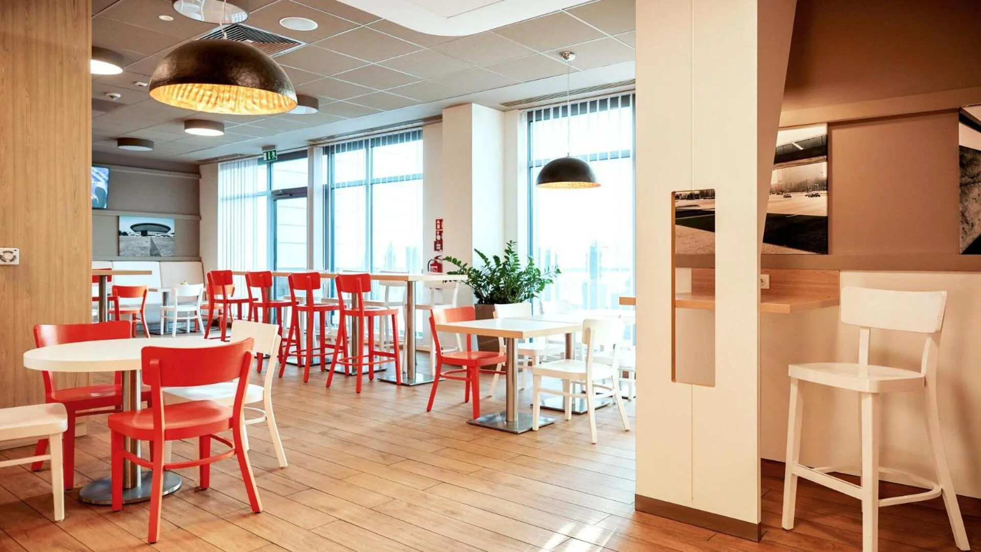 Restaurant/places to eat in B&B HOTEL Katowice Centrum