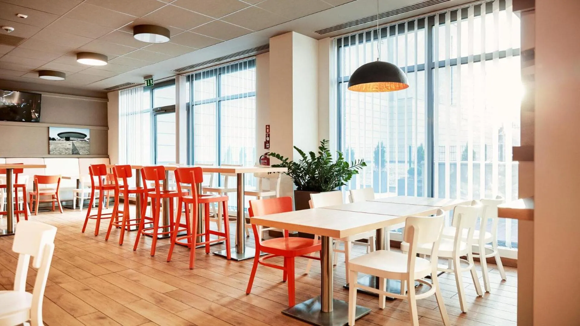 Restaurant/places to eat in B&B HOTEL Katowice Centrum