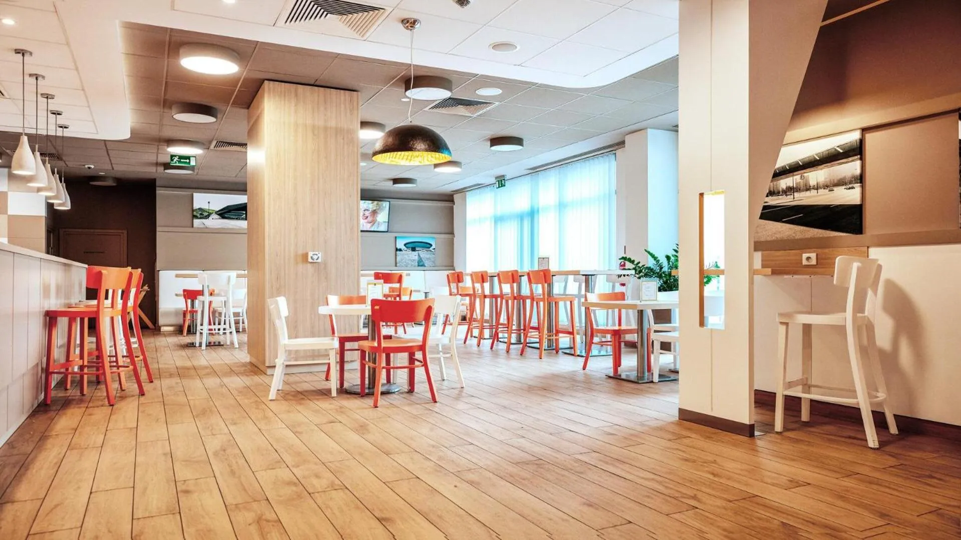 Lobby or reception in B&B HOTEL Katowice Centrum