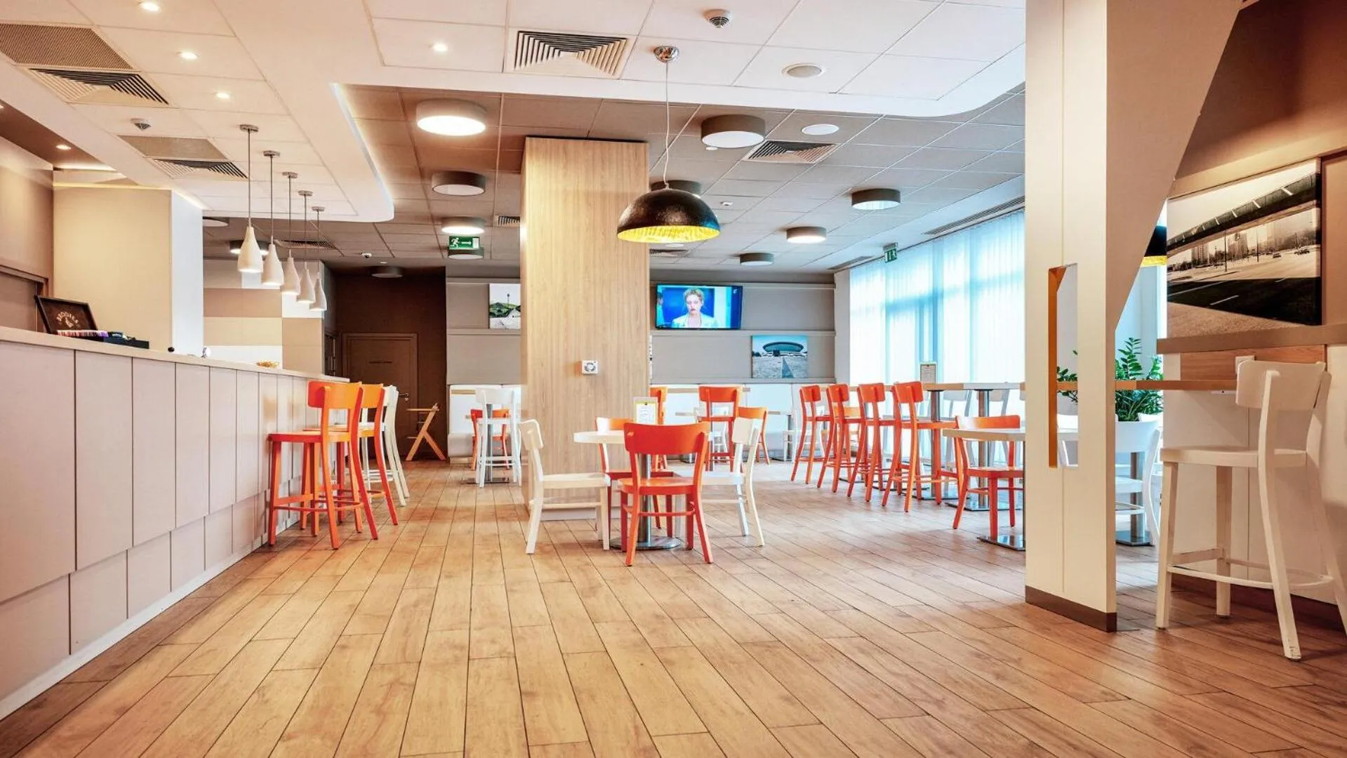 Lobby or reception in B&B HOTEL Katowice Centrum