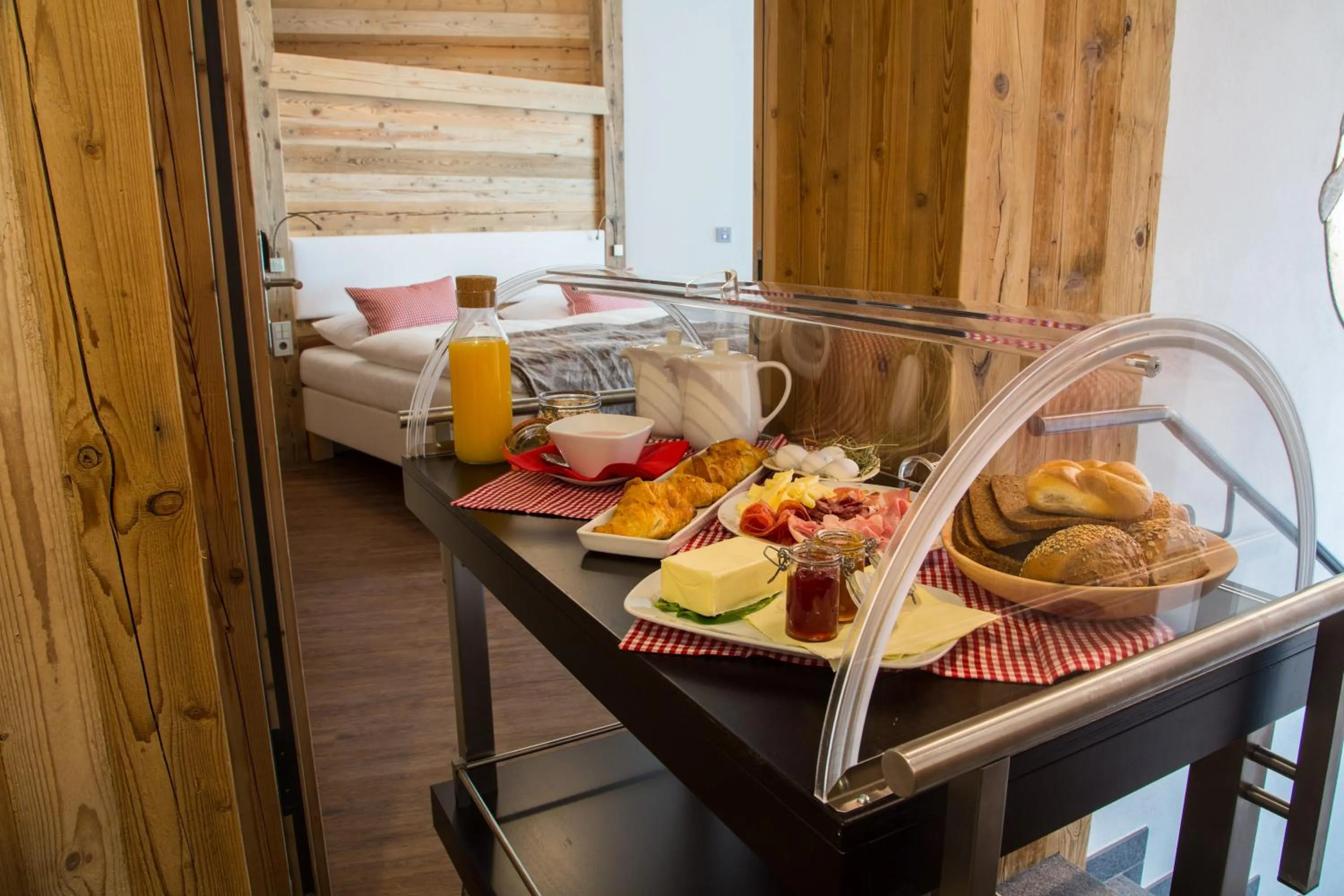 Food close-up, Bed in Aurina Lodges