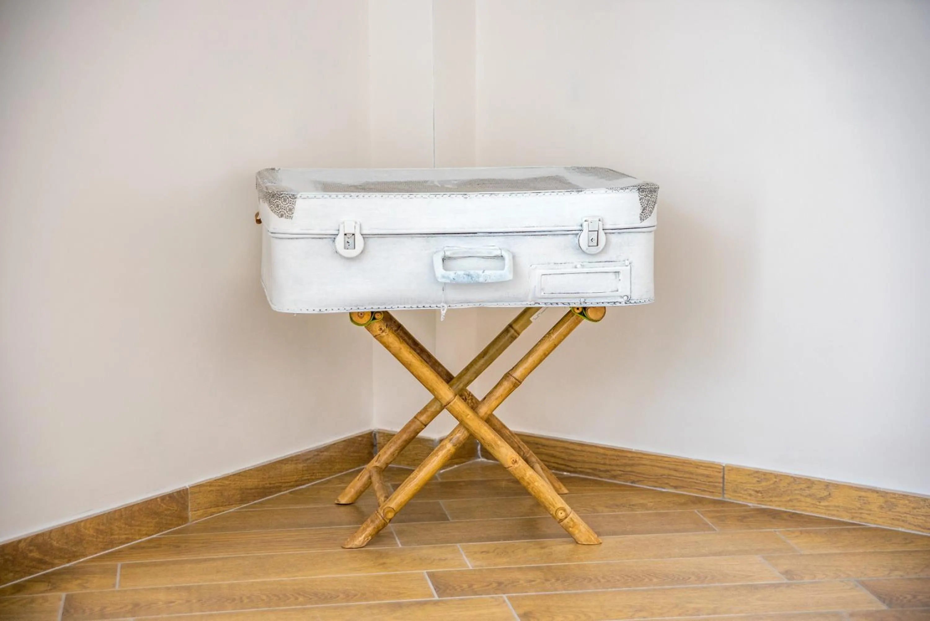 Decorative detail in Le Voyageur Cilento