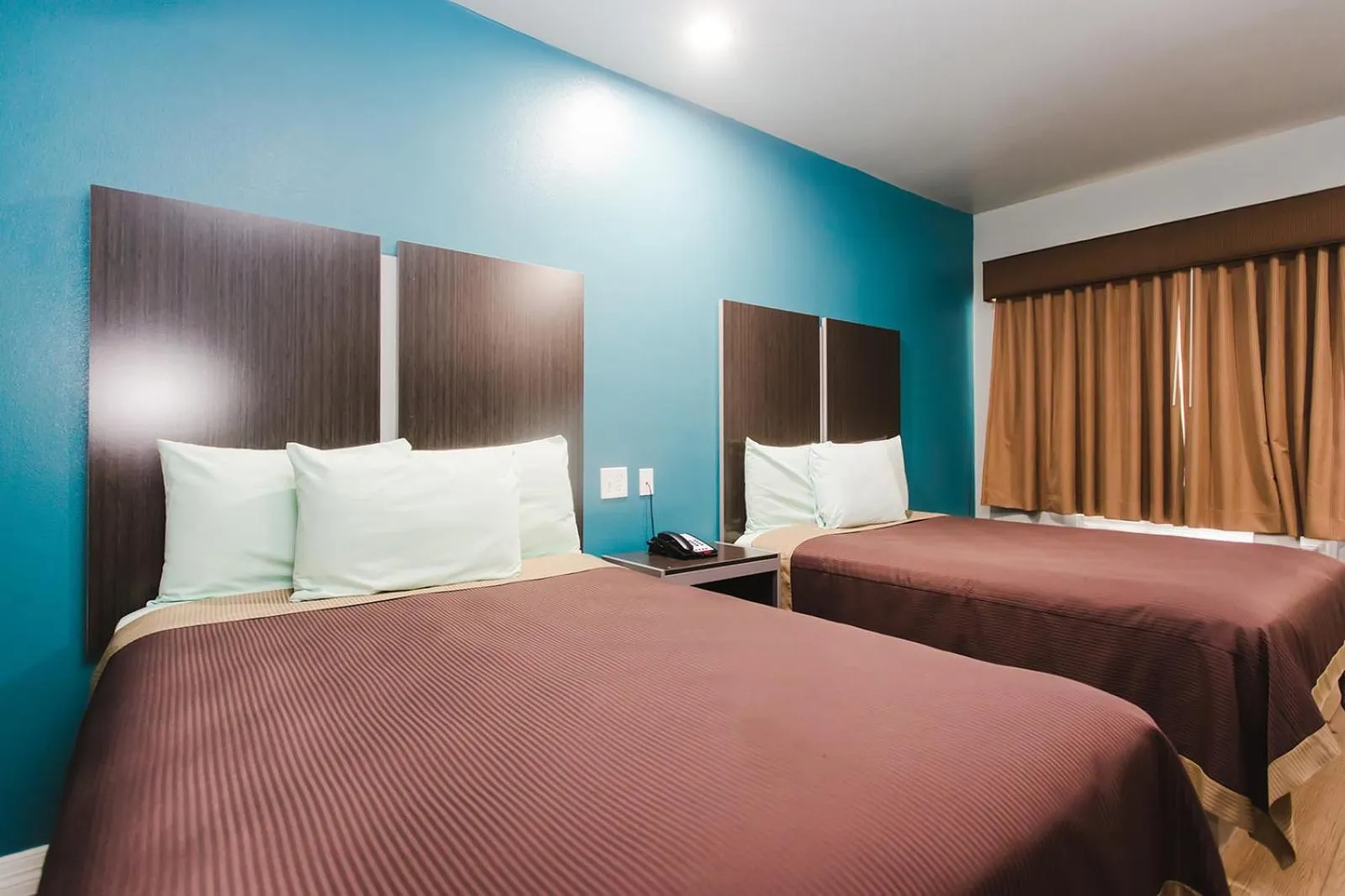 Bedroom, Bed in Econo Lodge Inn & Suites Channelview - Houston East