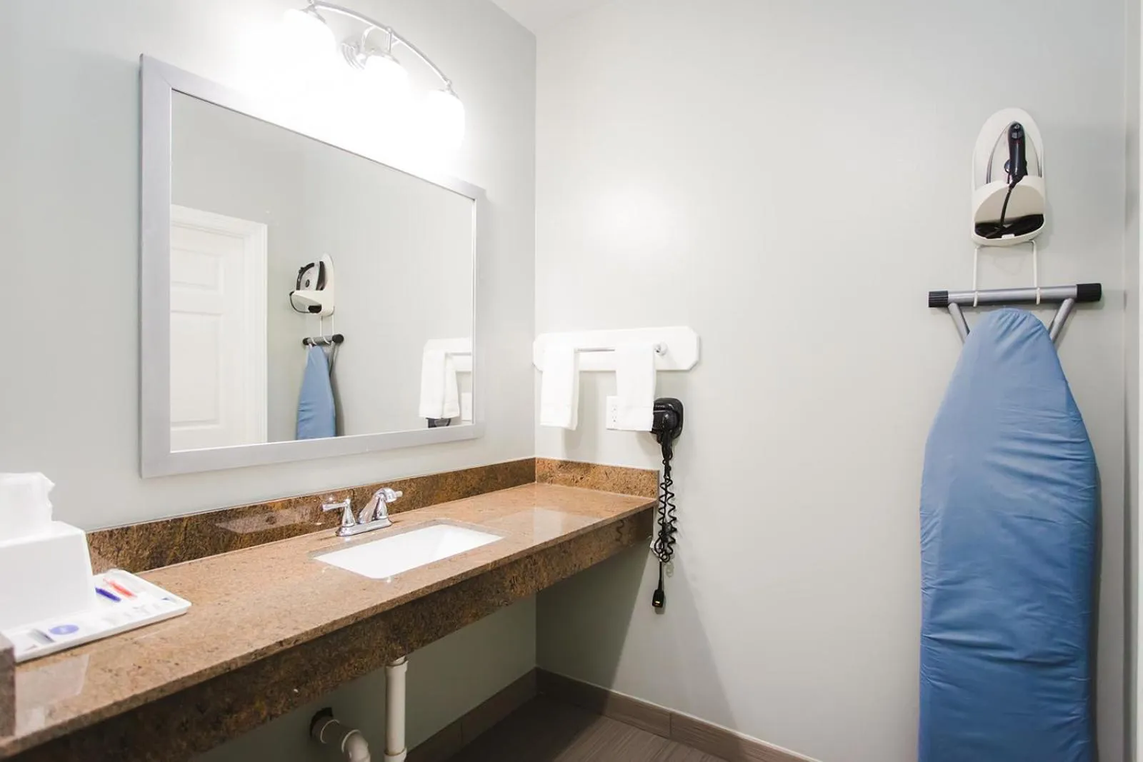 Bathroom in Econo Lodge Inn & Suites Channelview - Houston East