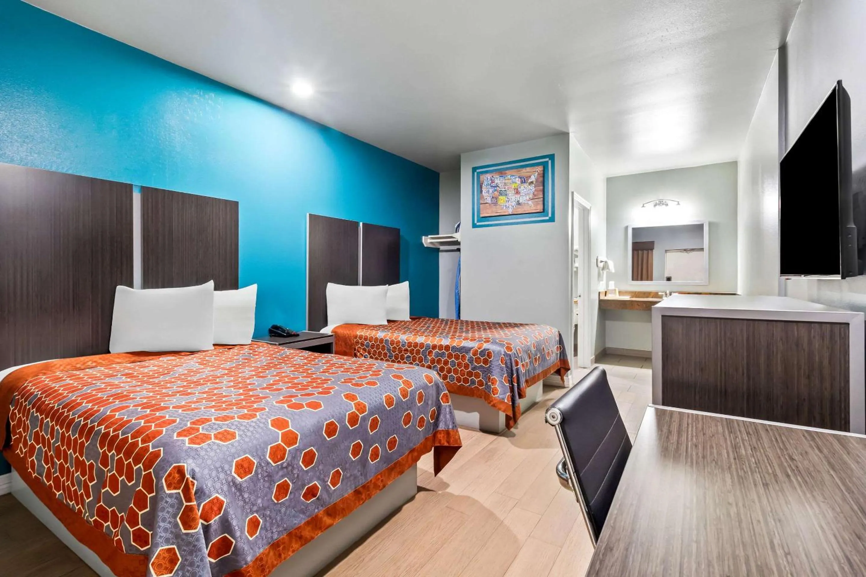 Bedroom, Bed in Econo Lodge Inn & Suites Channelview - Houston East