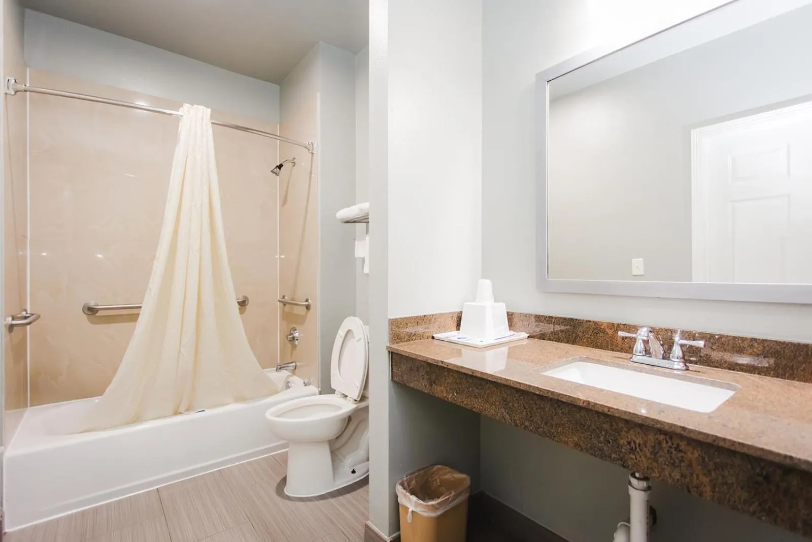 Bathroom in Econo Lodge Inn & Suites Channelview - Houston East