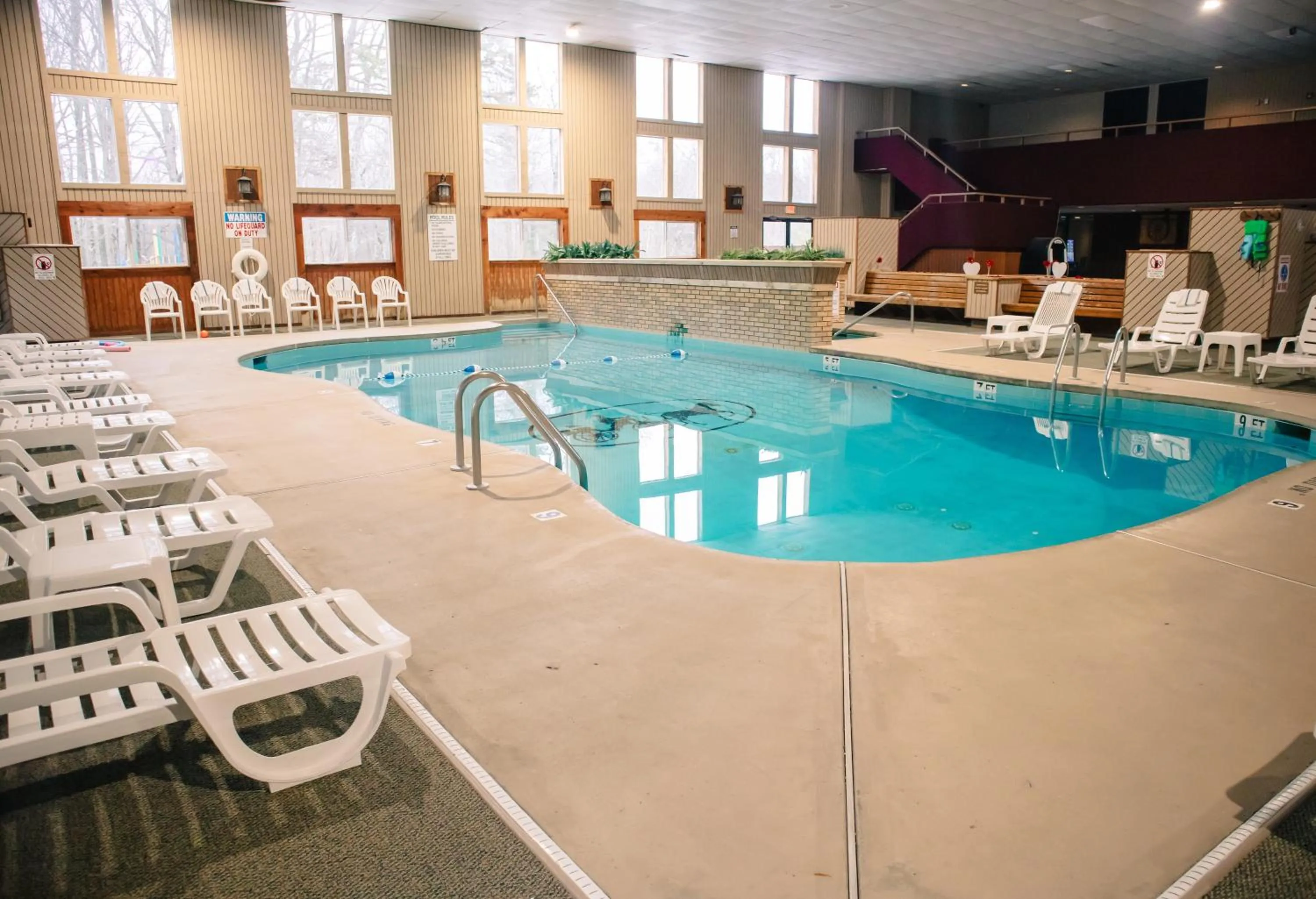 Swimming pool in Carriage House Country Club