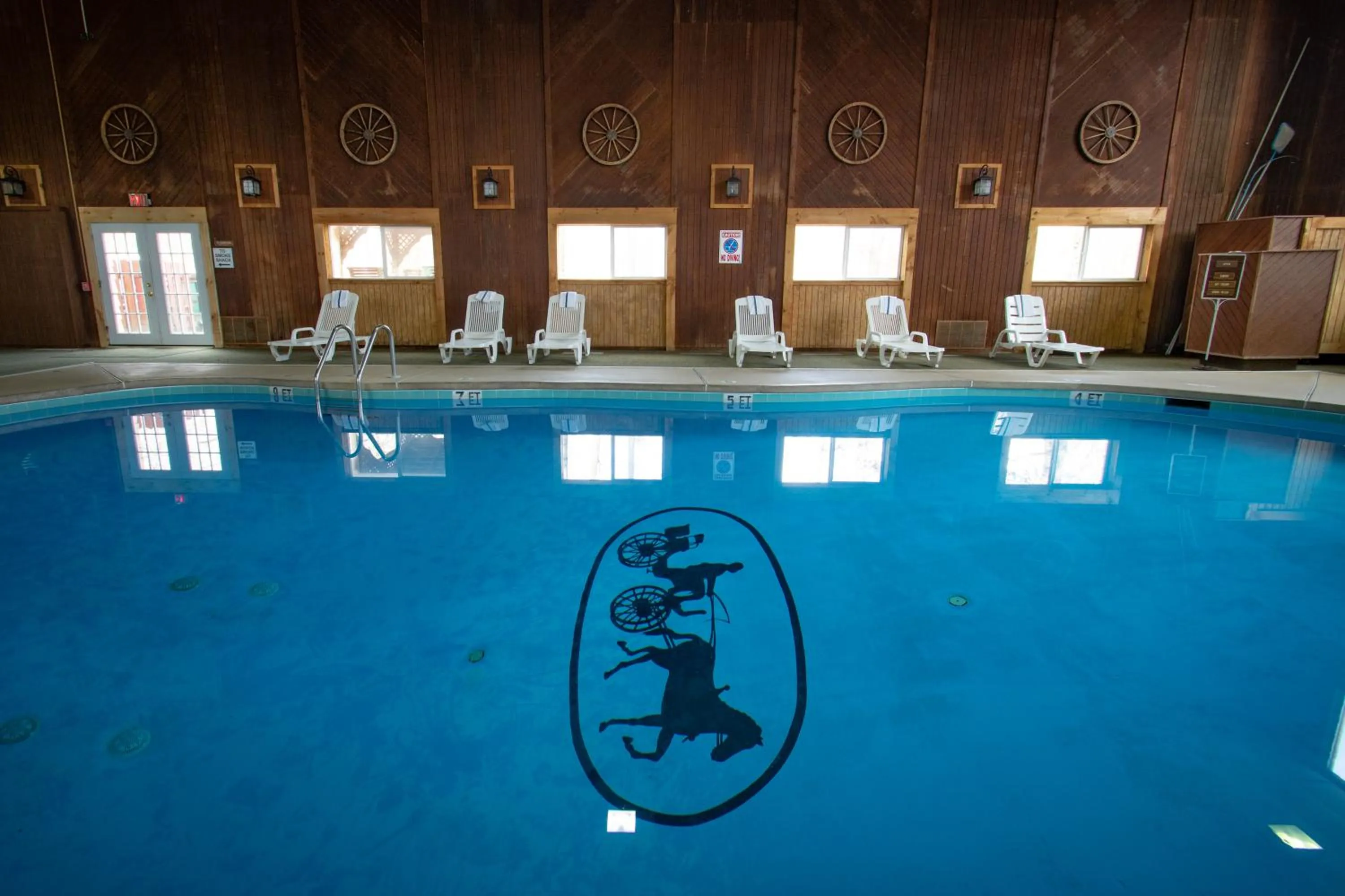 Swimming pool in Carriage House Country Club