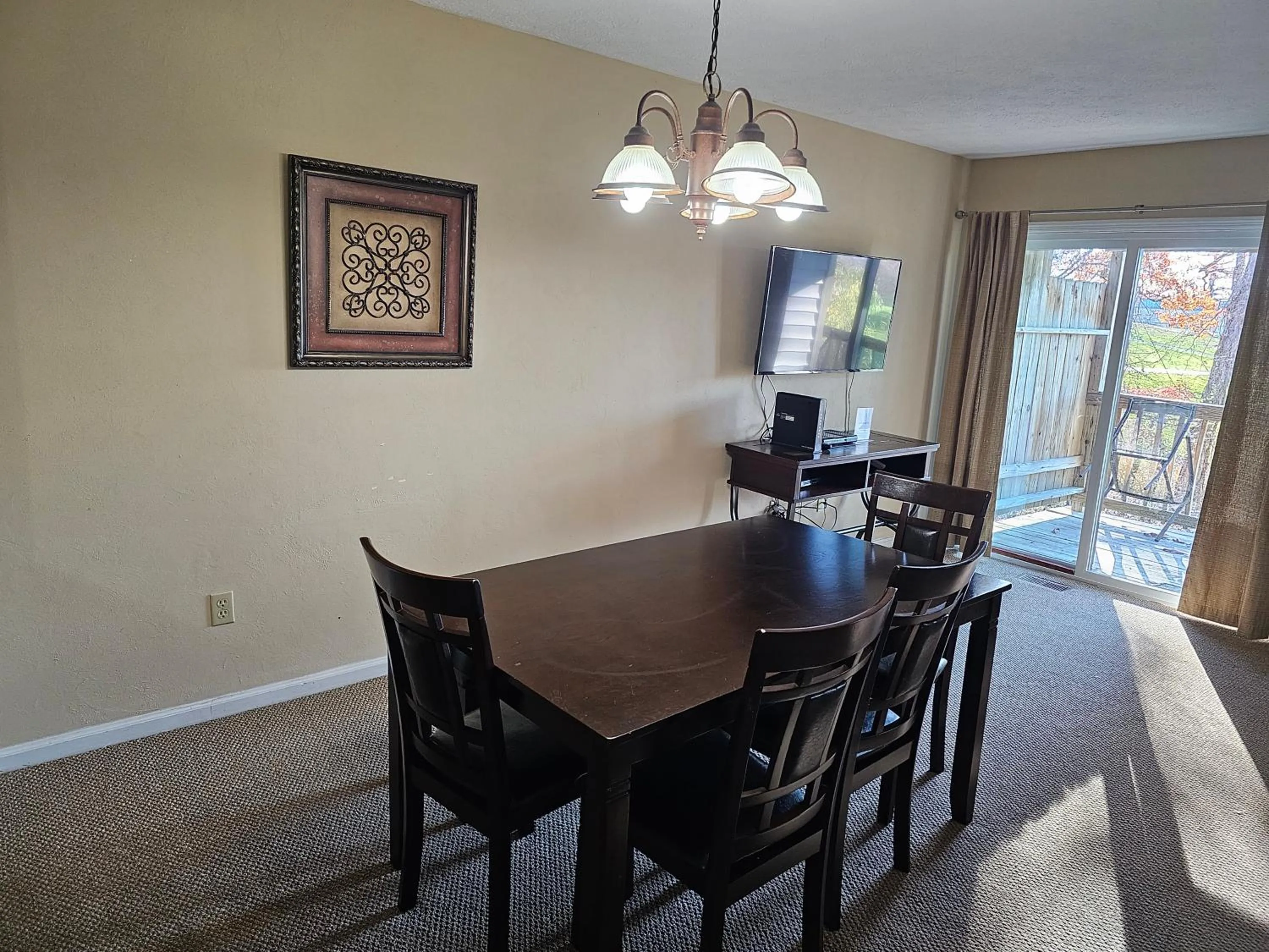 Dining area in Lakeview Golf Resort