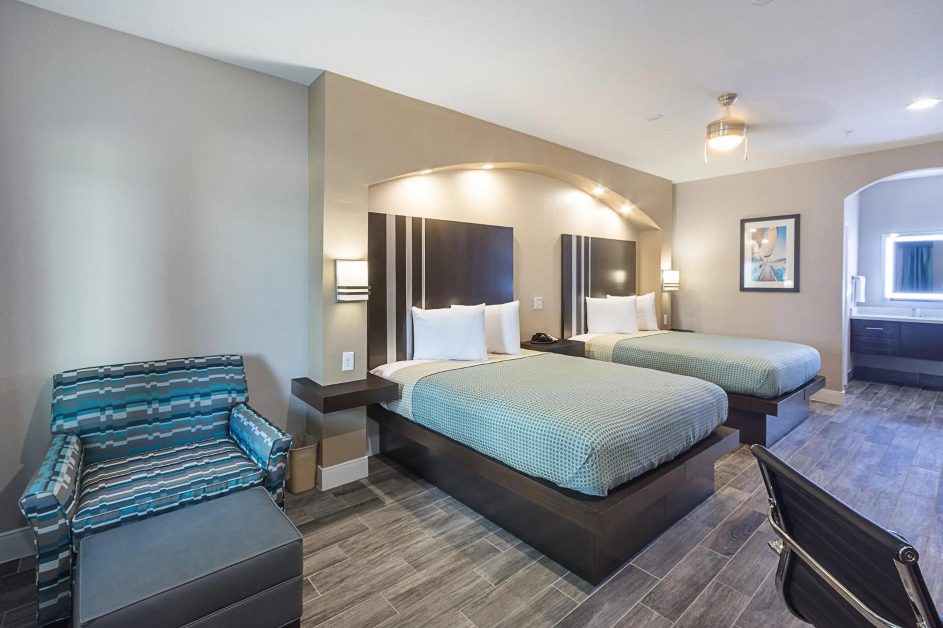 Photo of the whole room, Bed in Econo Lodge Inn & Suites Houston NW-Cy-Fair