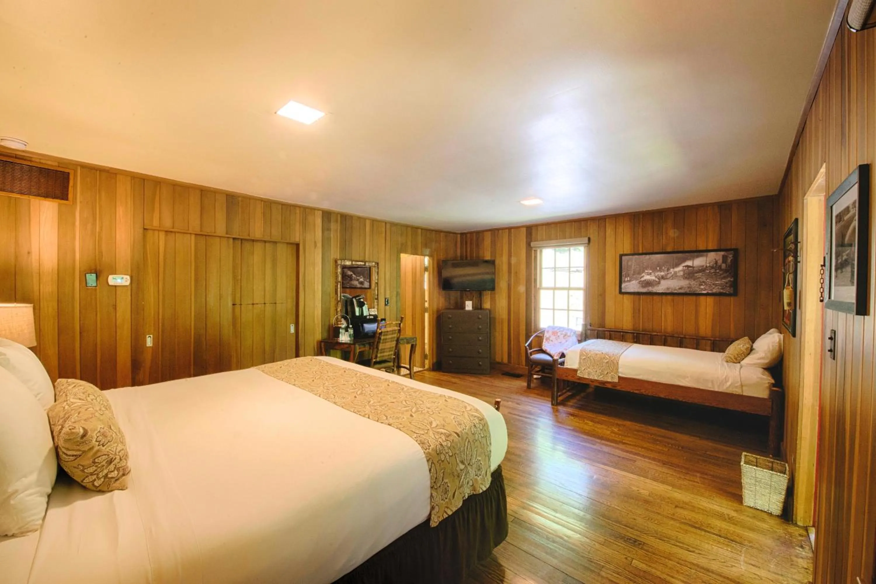 Bed in Historic Tapoco Lodge Resort