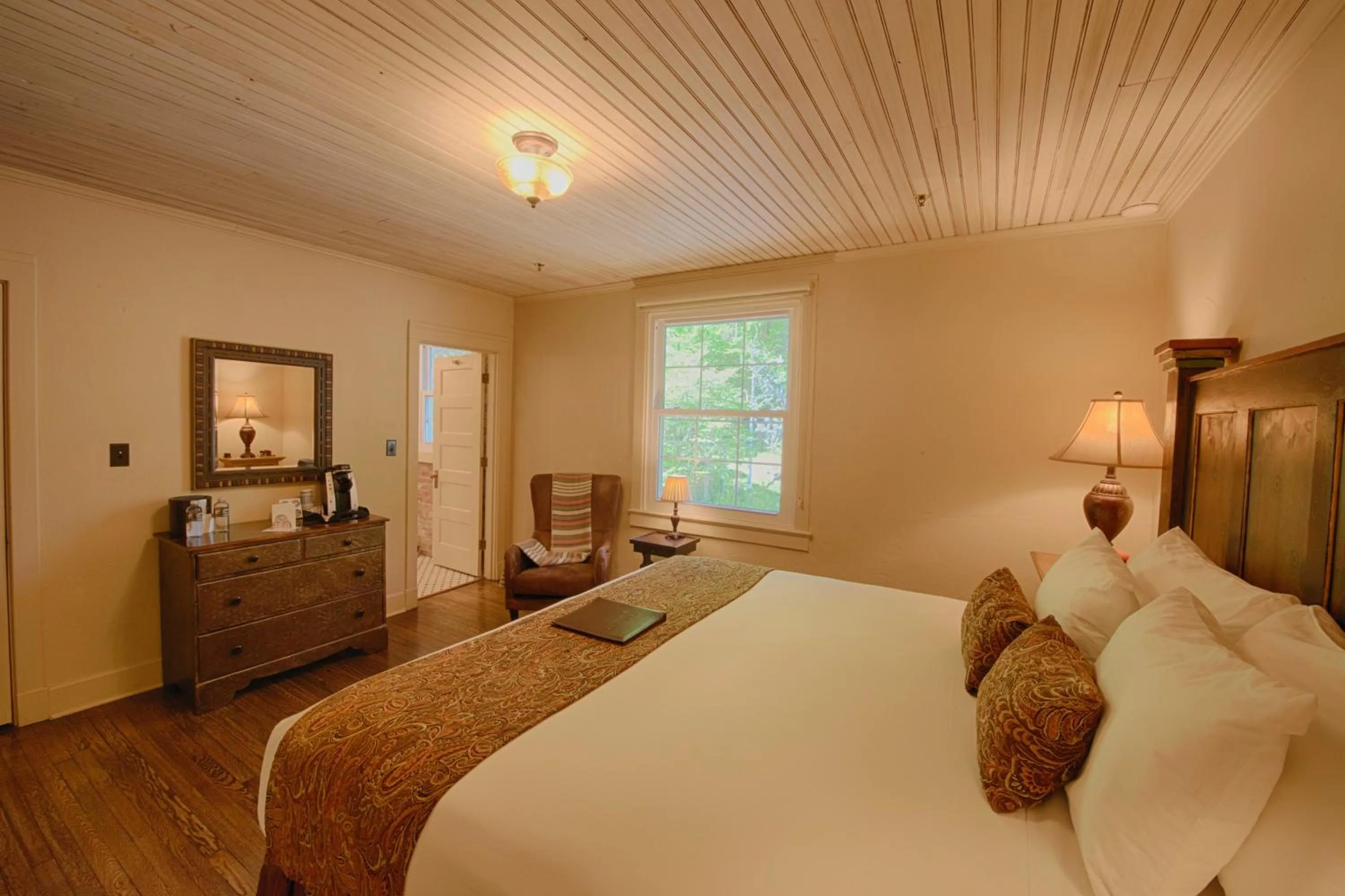 Bed in Historic Tapoco Lodge Resort