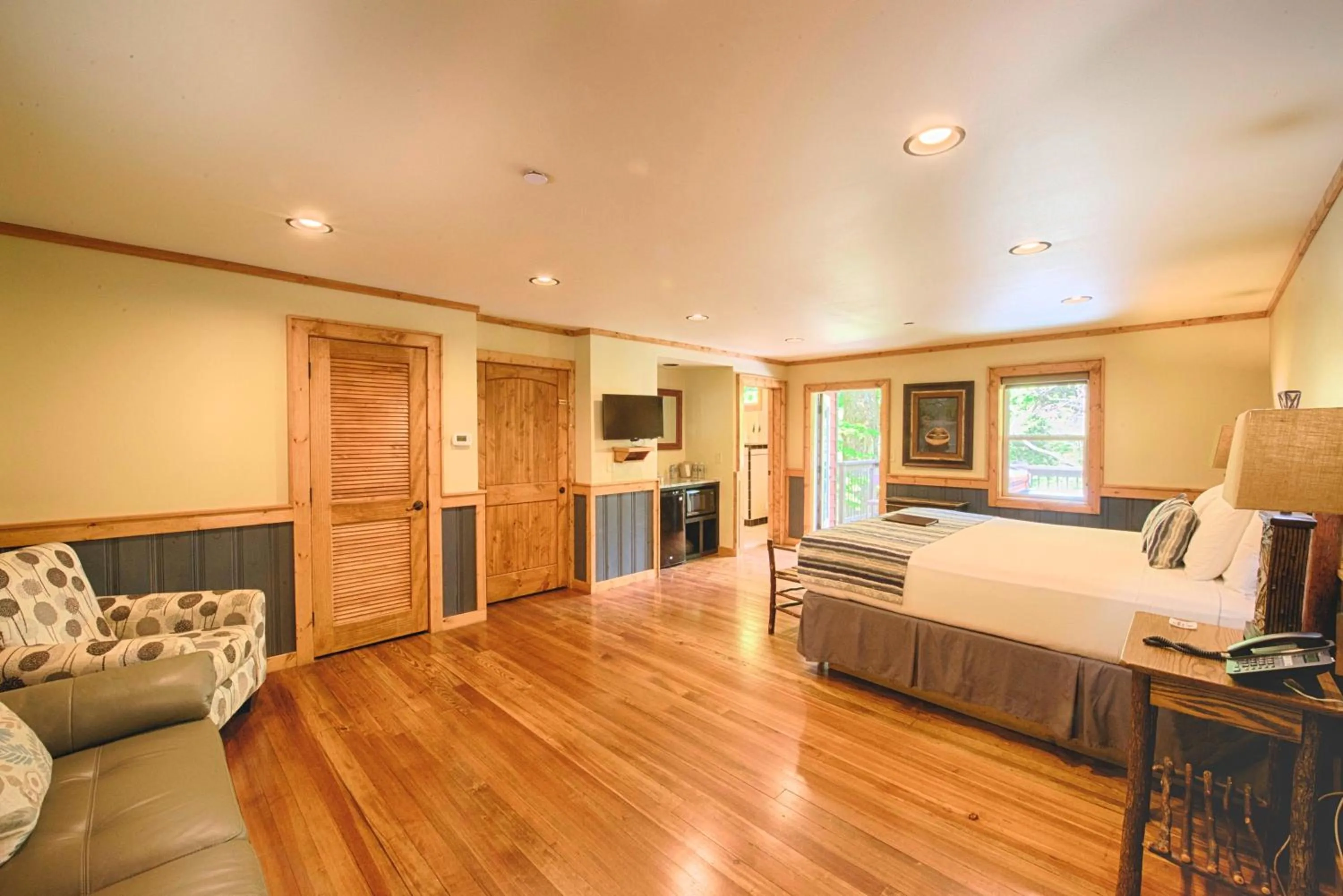 Bed in Historic Tapoco Lodge Resort