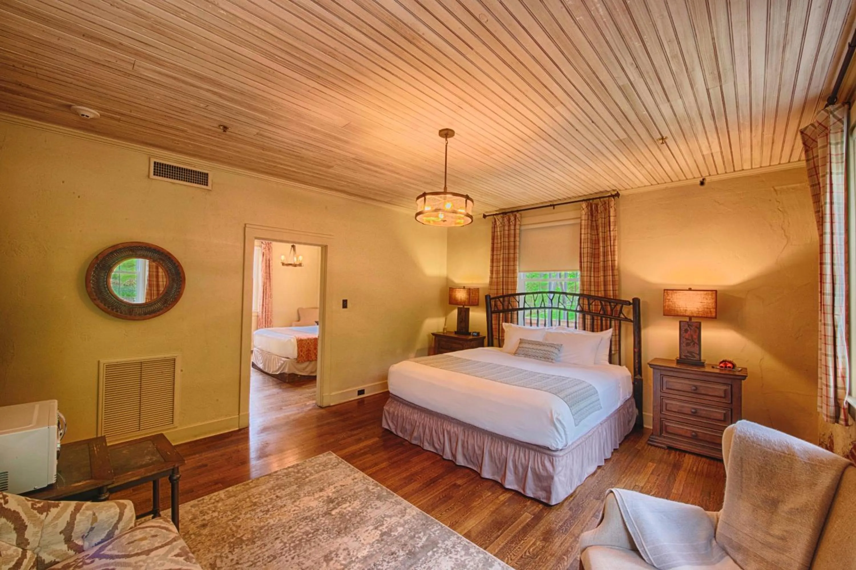 Bedroom, Bed in Historic Tapoco Lodge Resort