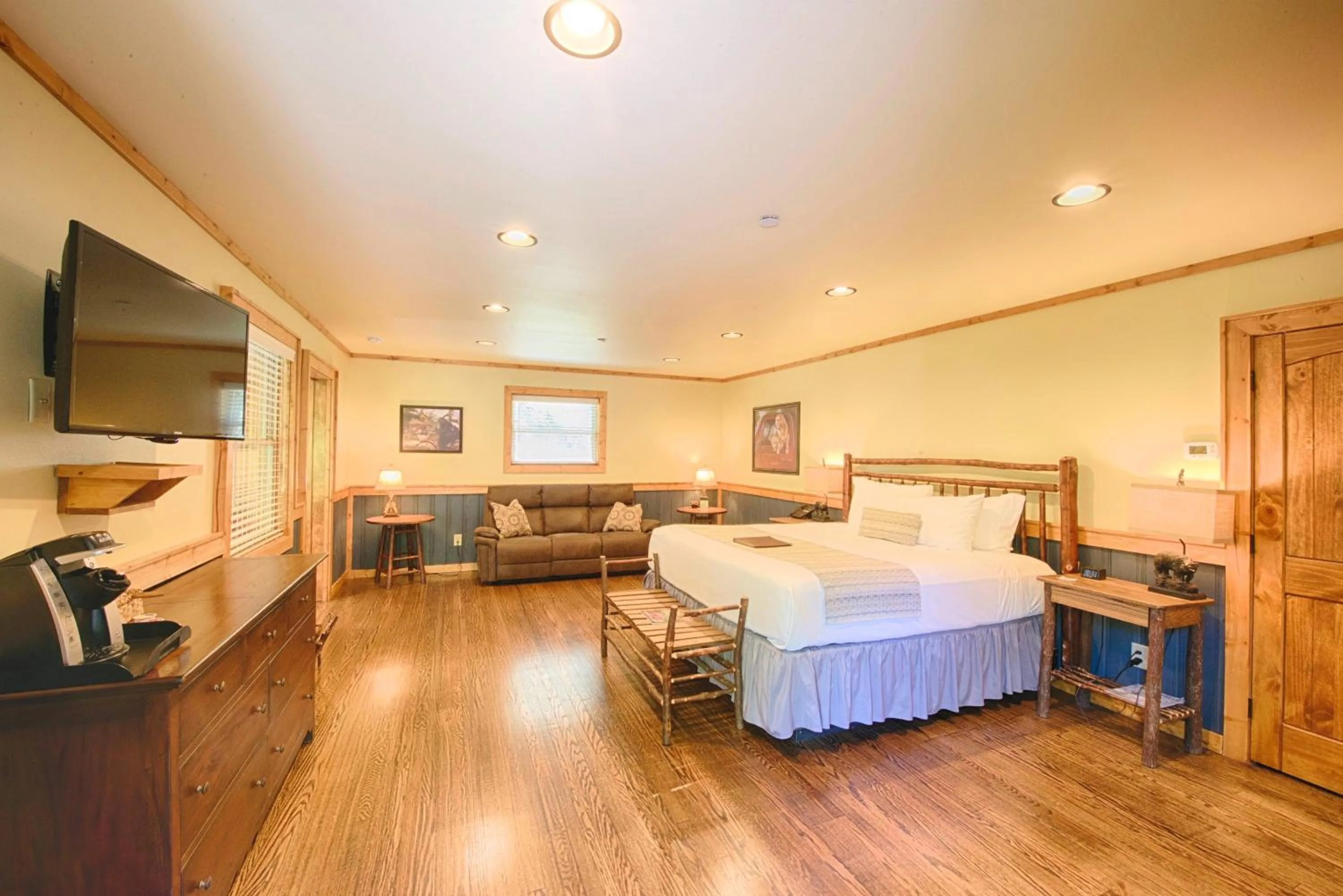 Bed in Historic Tapoco Lodge Resort