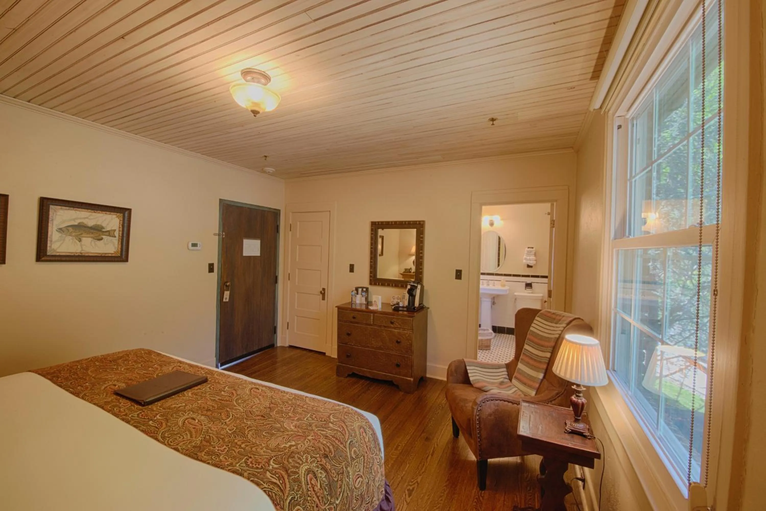 Bed in Historic Tapoco Lodge Resort