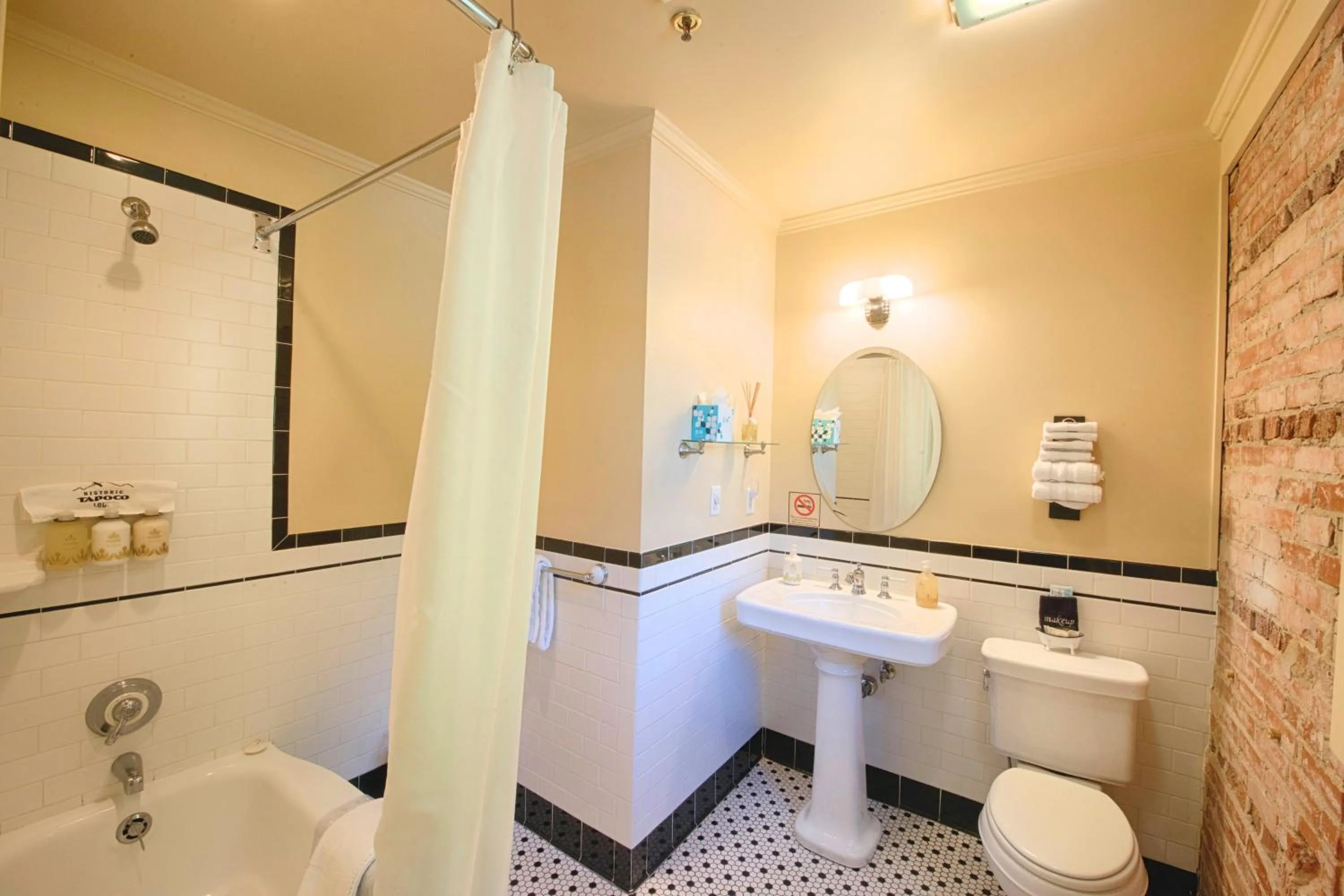 Shower in Historic Tapoco Lodge Resort