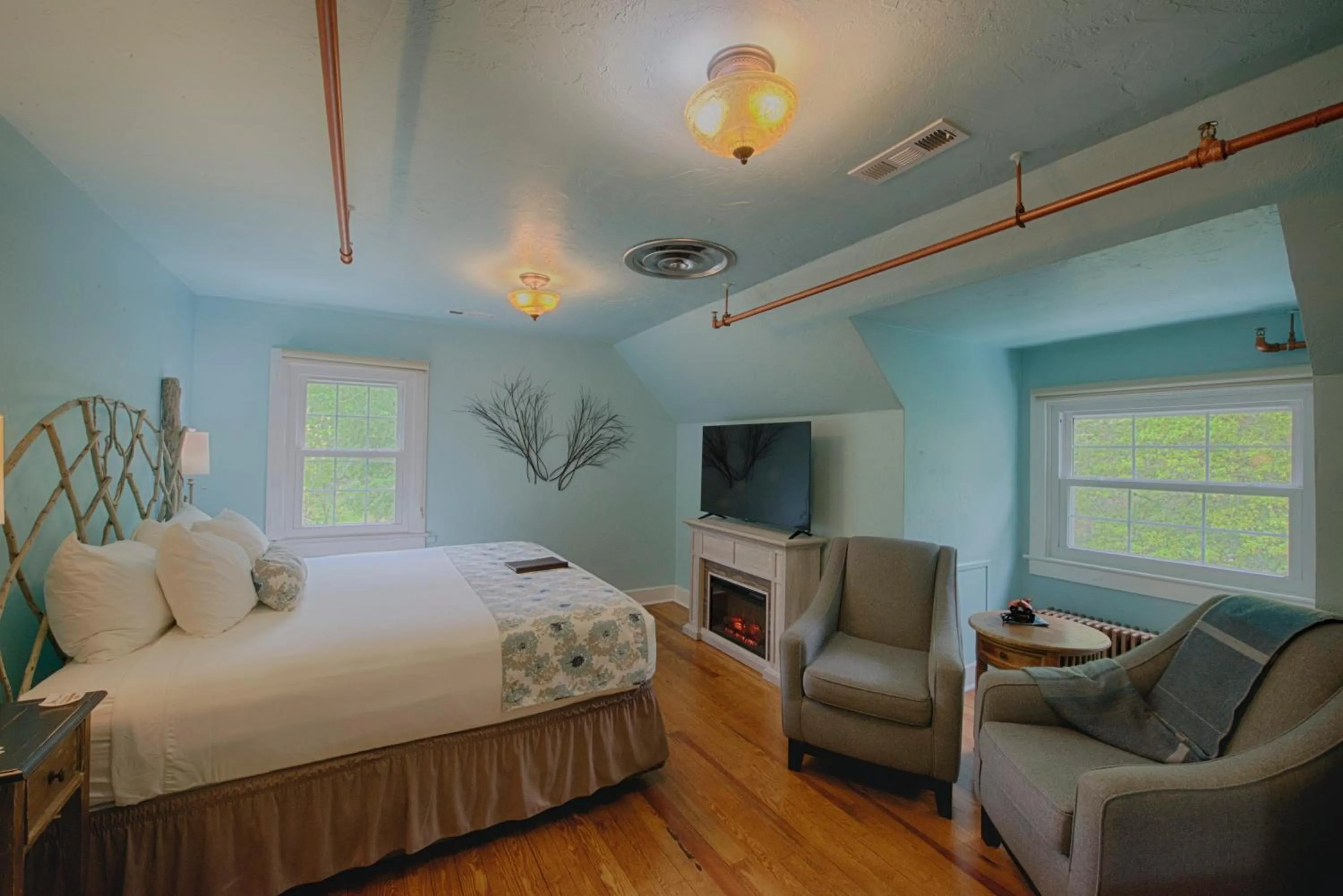 Bed in Historic Tapoco Lodge Resort