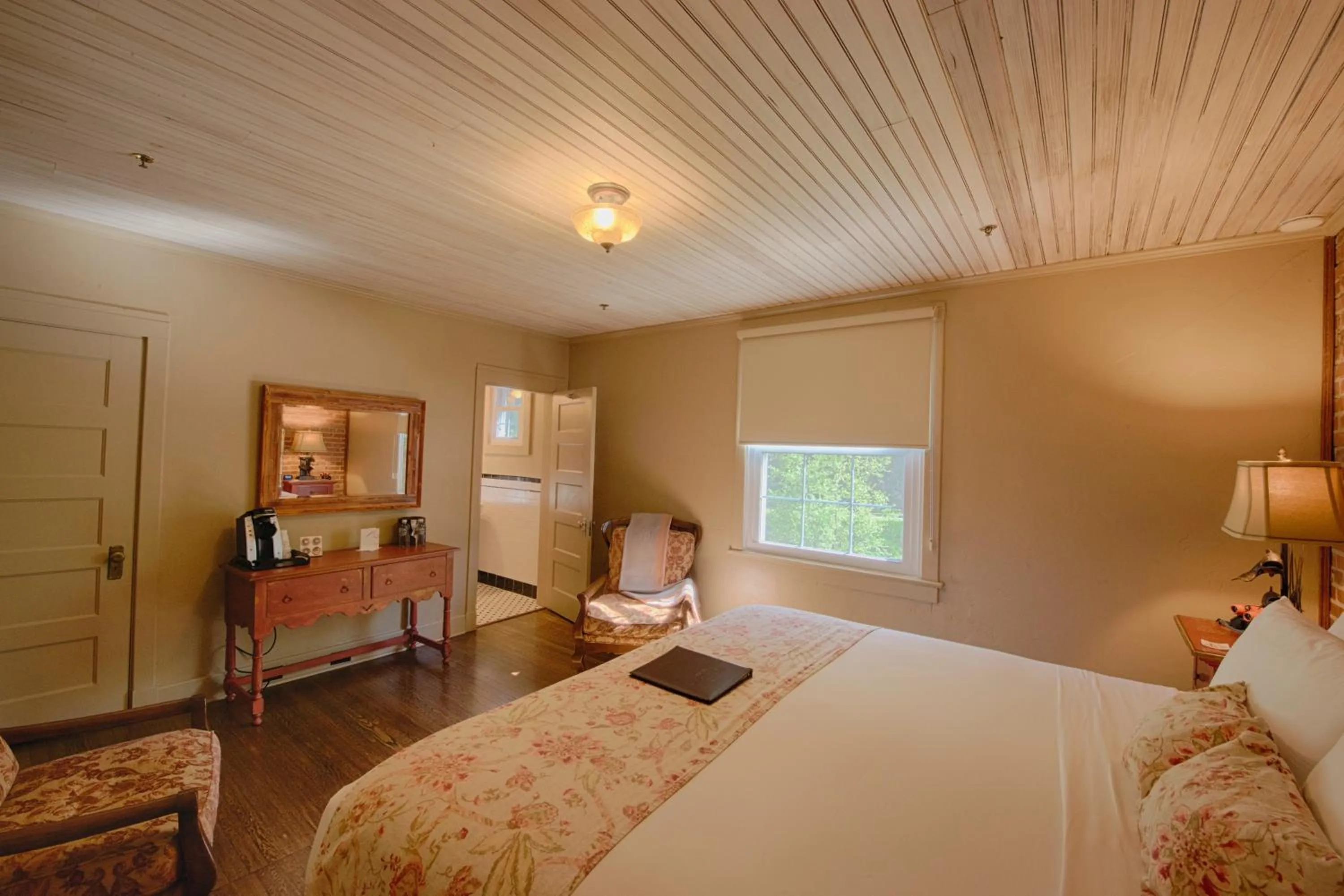 Bed in Historic Tapoco Lodge Resort