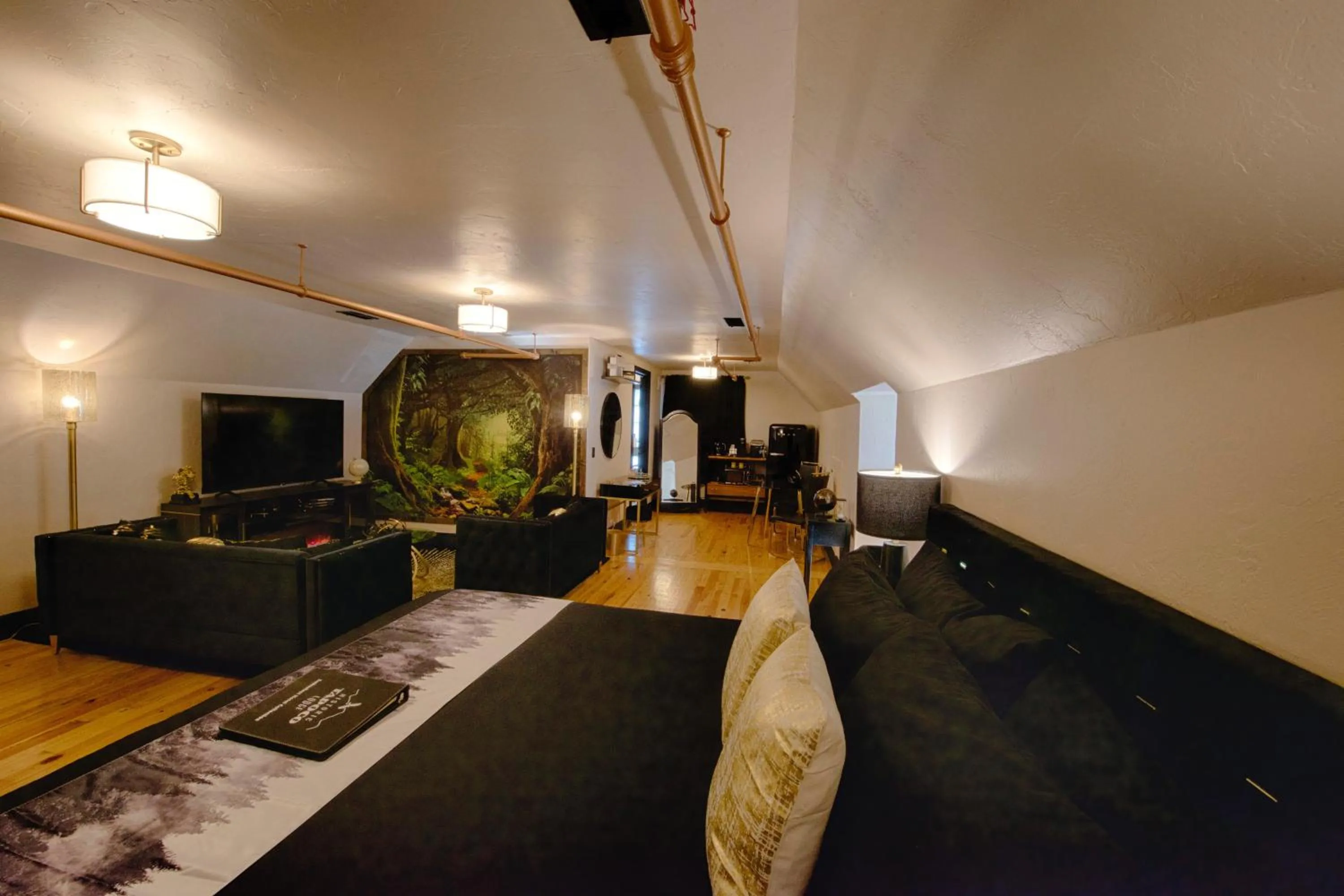 Bed in Historic Tapoco Lodge Resort