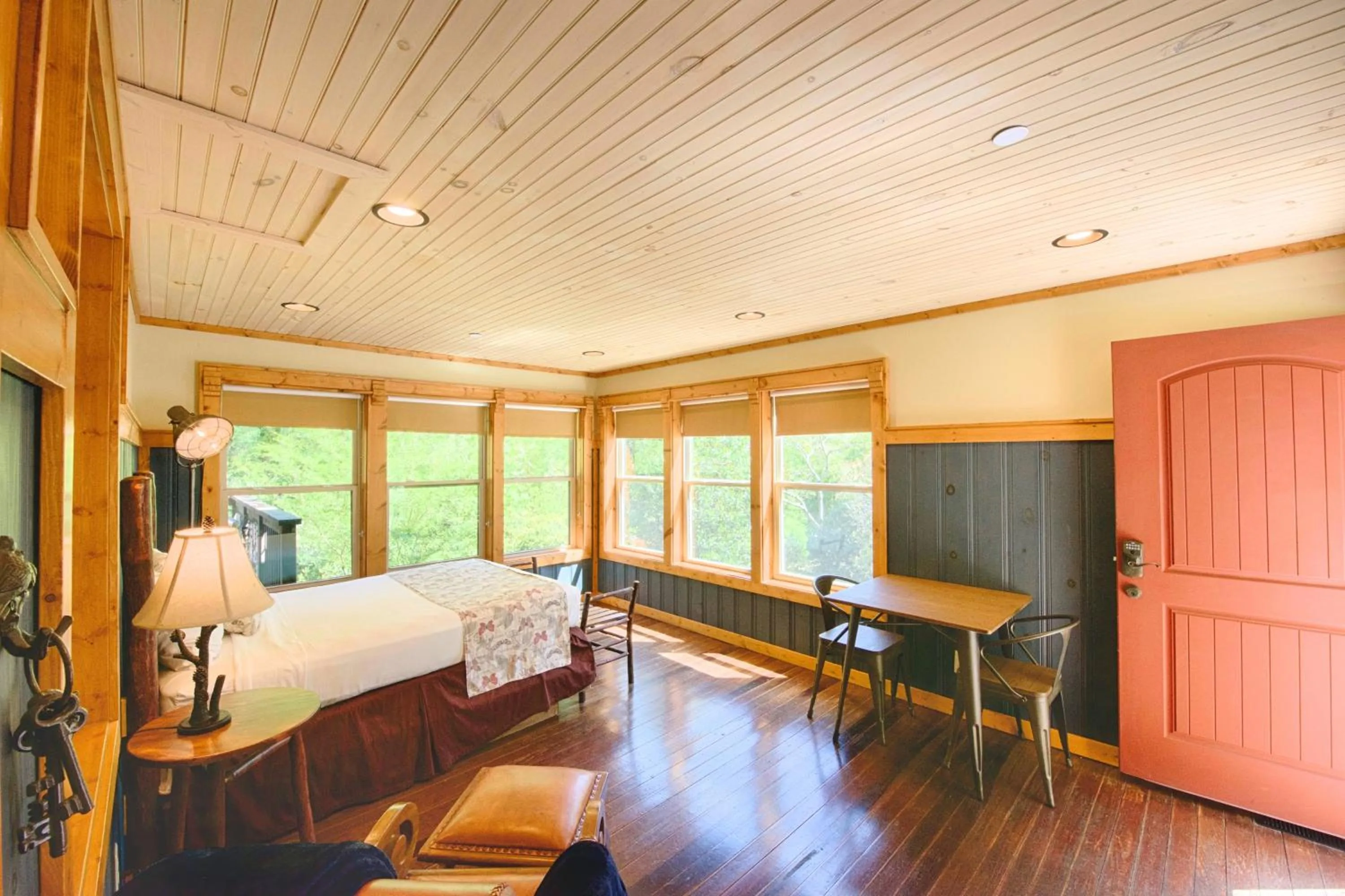 Bed in Historic Tapoco Lodge Resort