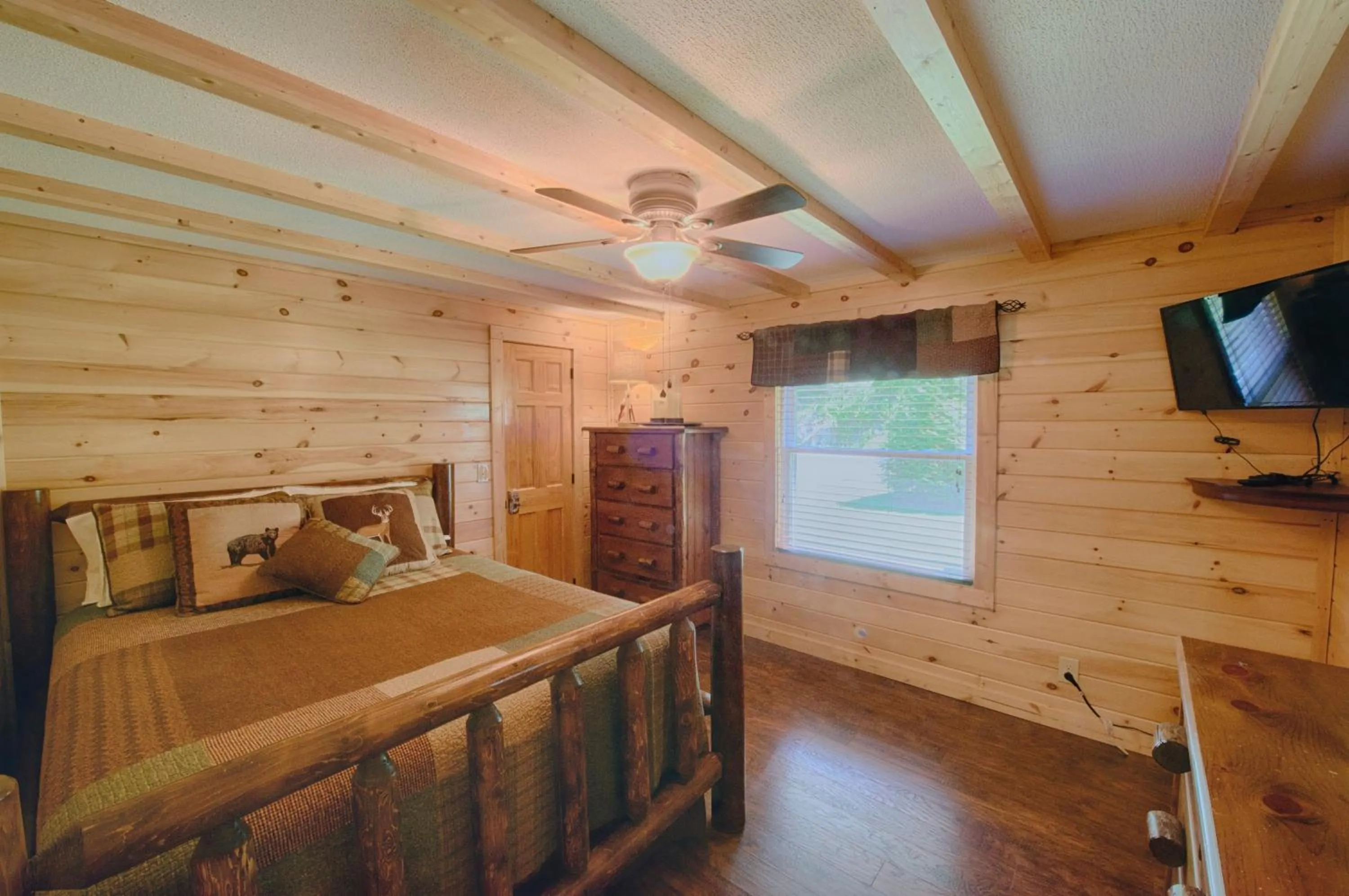 Bed in Historic Tapoco Lodge Resort