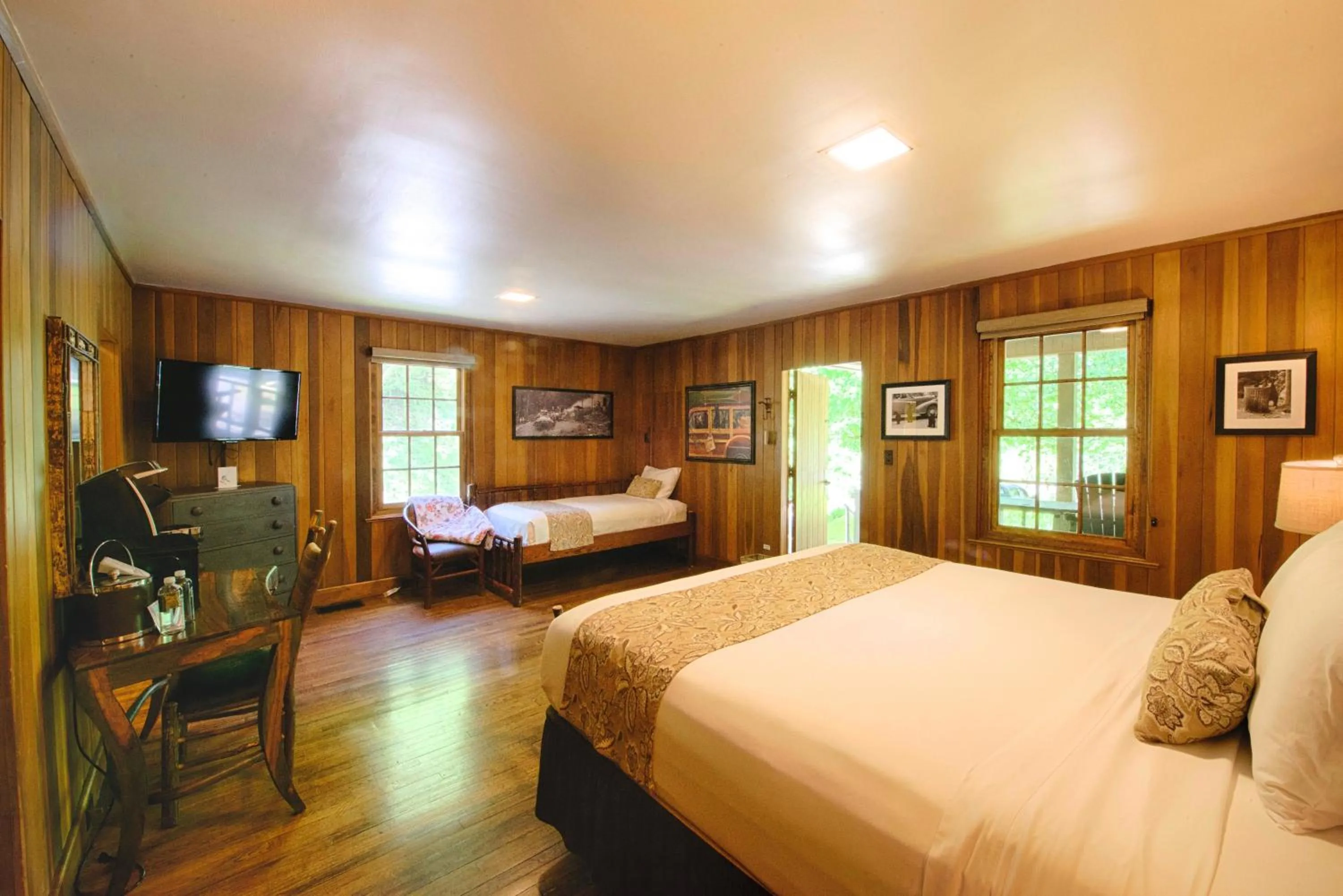 Bed in Historic Tapoco Lodge Resort