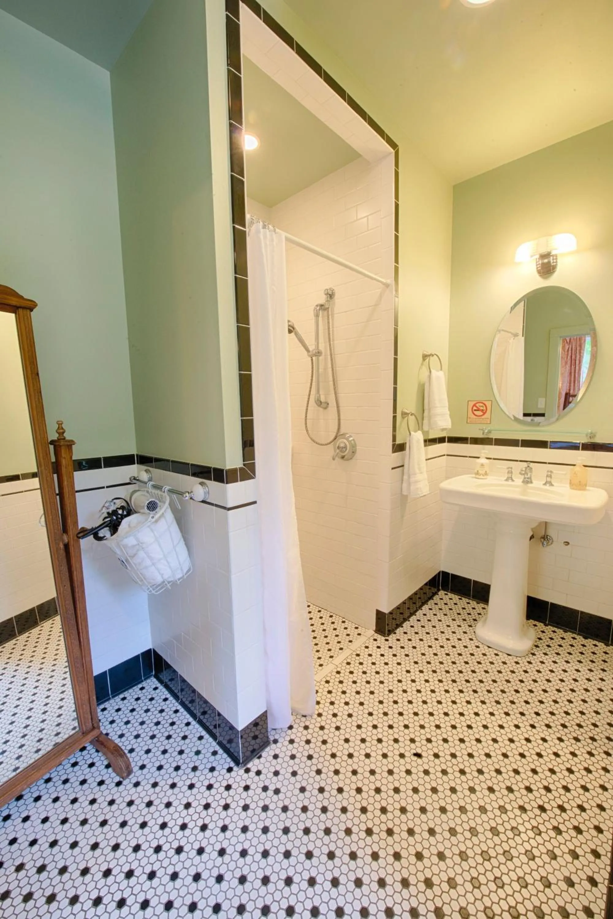 Shower in Historic Tapoco Lodge Resort