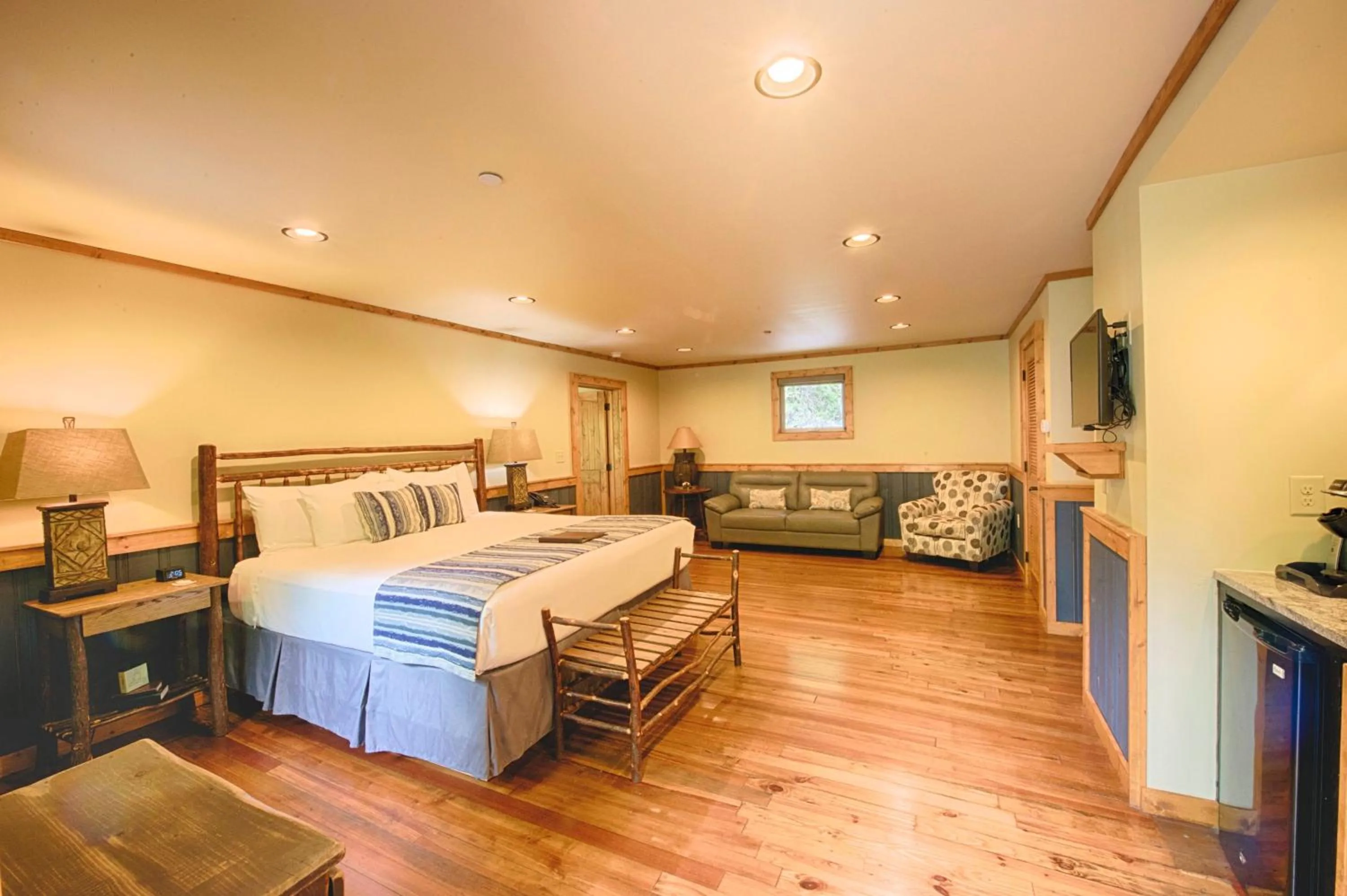 Bed in Historic Tapoco Lodge Resort