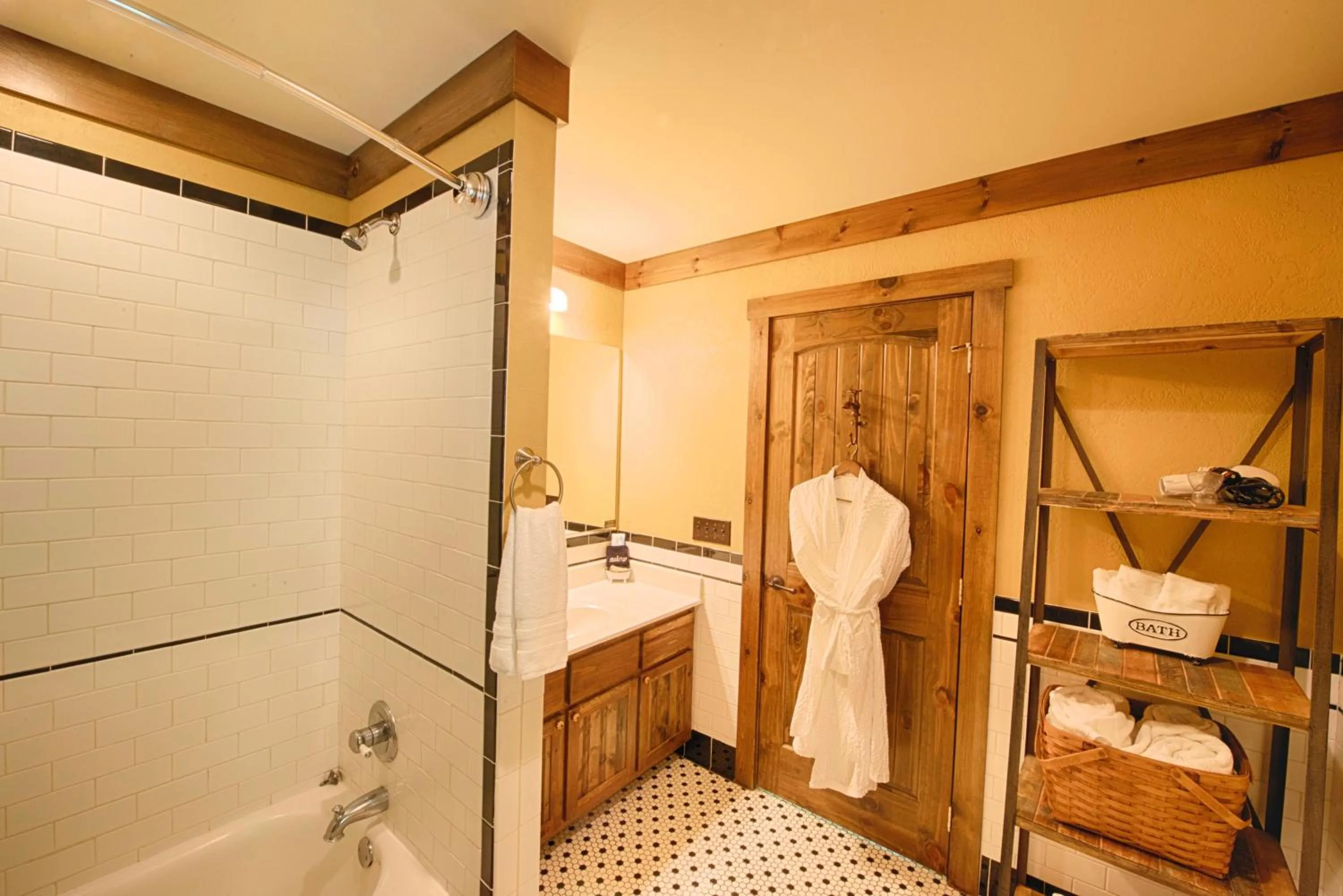 Shower in Historic Tapoco Lodge Resort