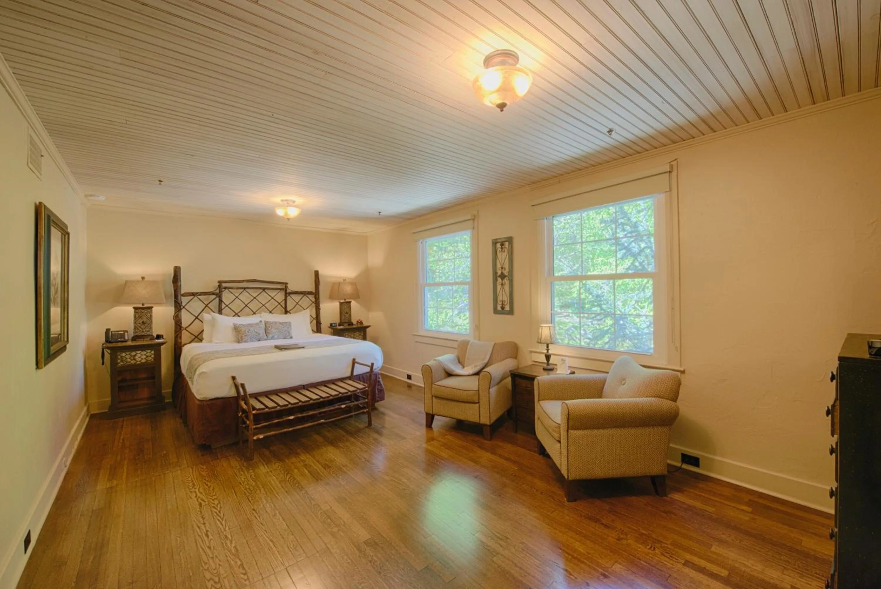 Bed in Historic Tapoco Lodge Resort