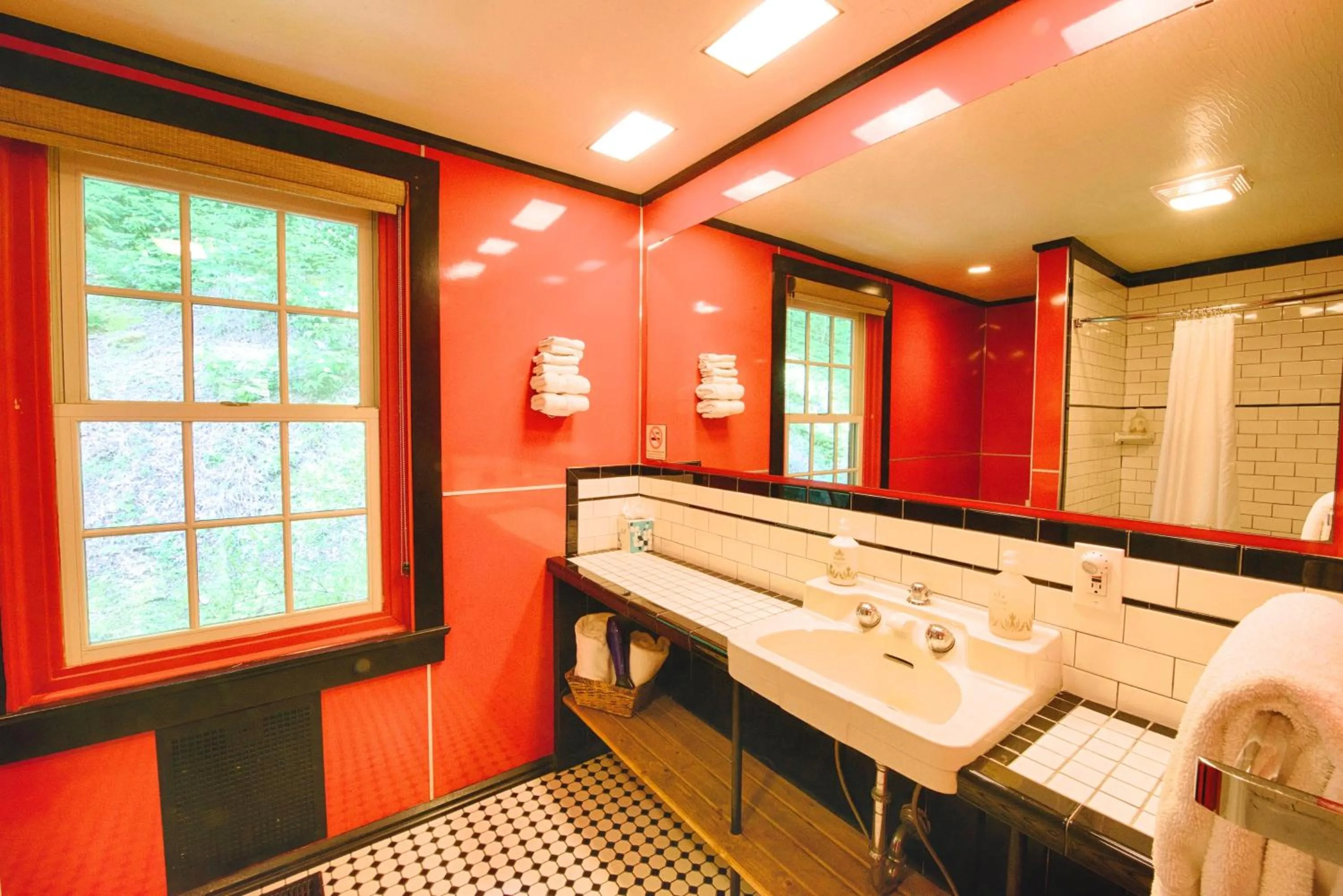 Shower in Historic Tapoco Lodge Resort