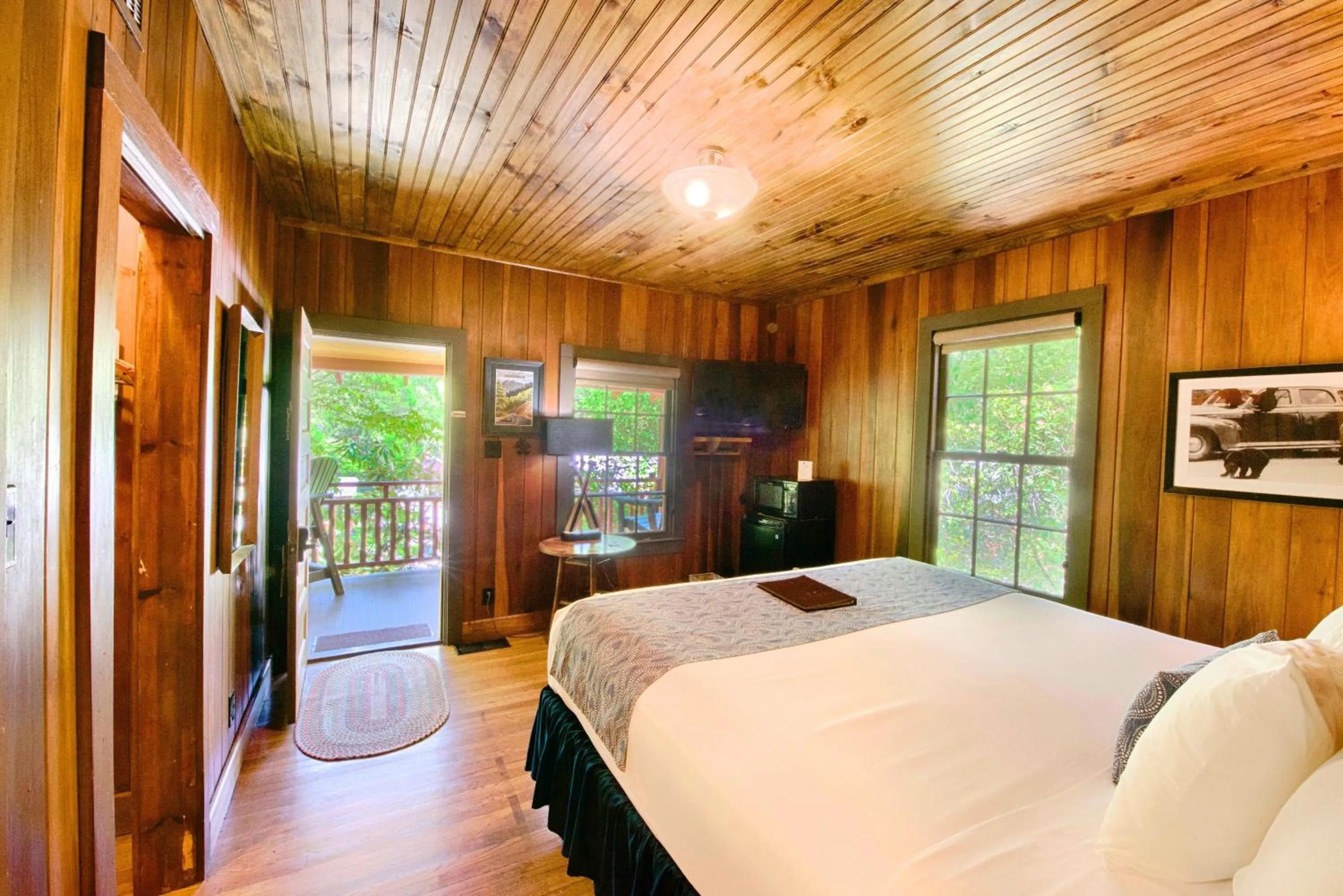 Bed in Historic Tapoco Lodge Resort