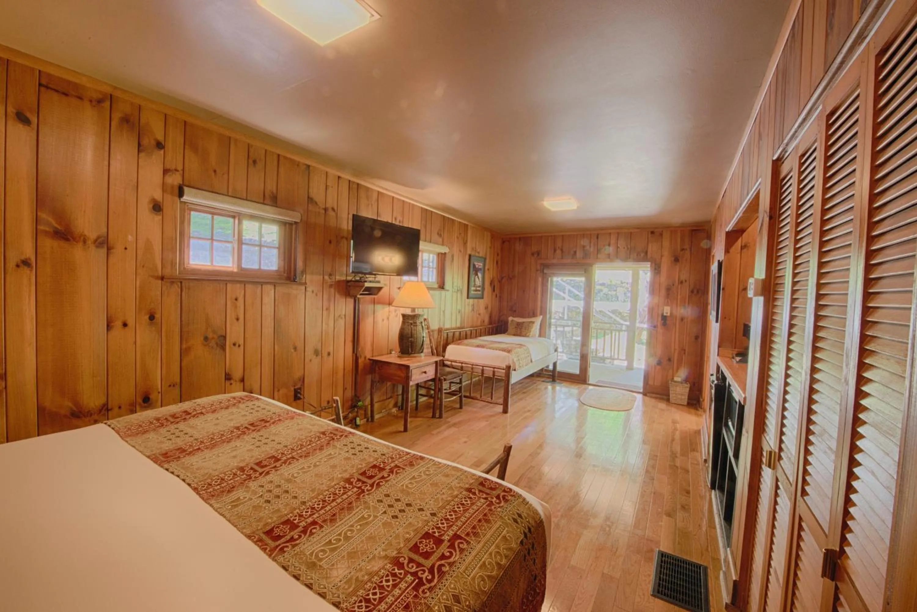 Bed in Historic Tapoco Lodge Resort