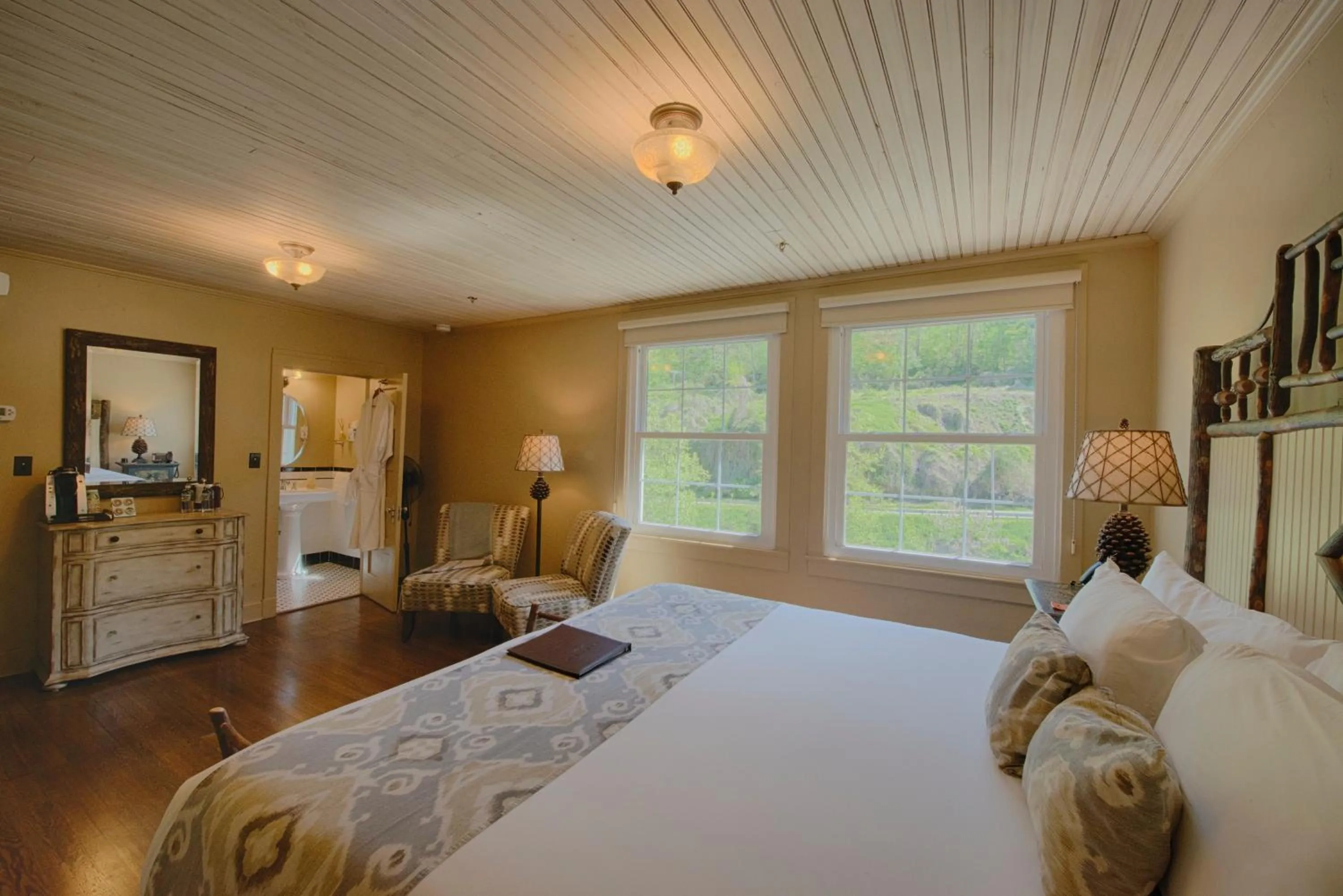 Bed in Historic Tapoco Lodge Resort