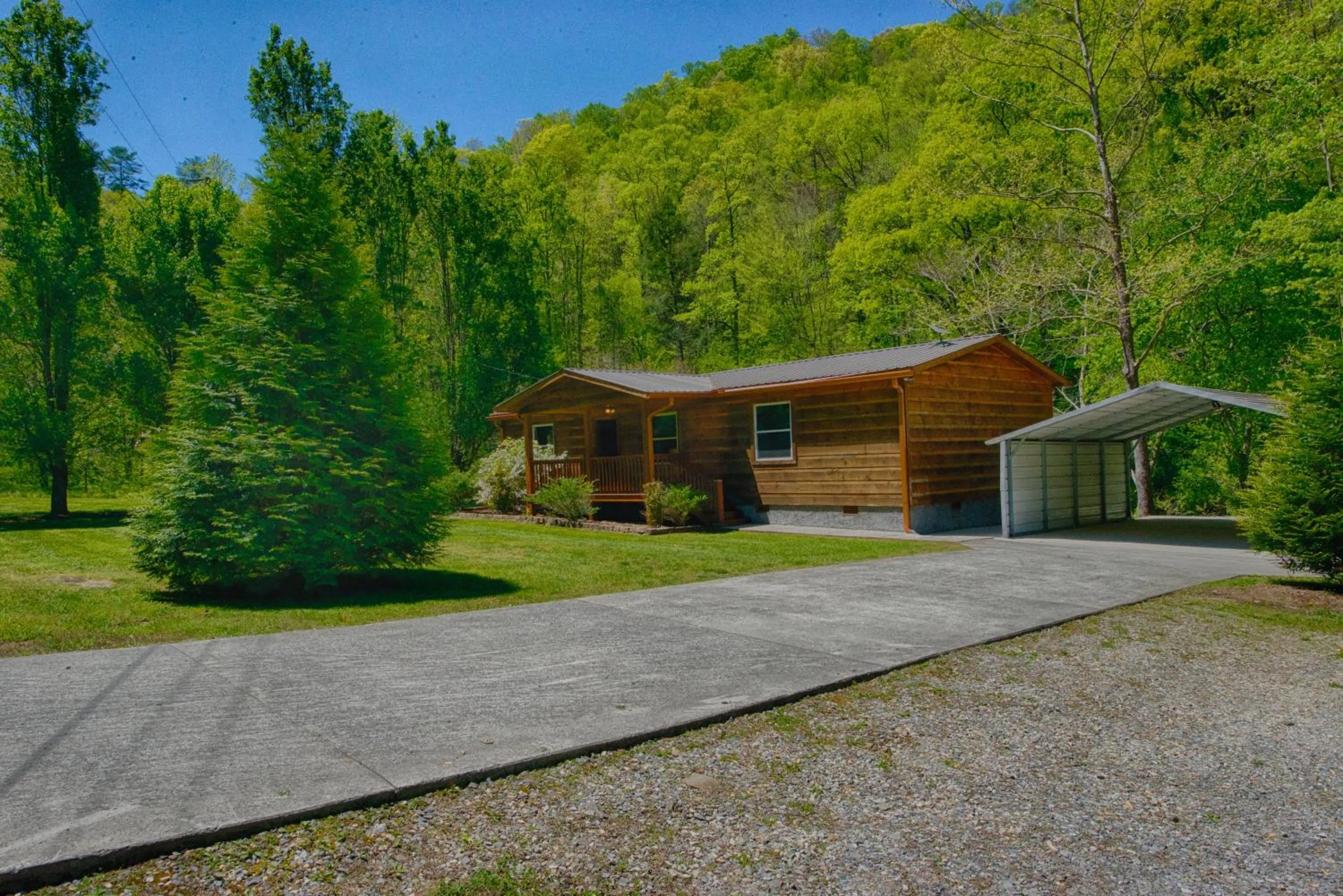 Property building in Historic Tapoco Lodge Resort