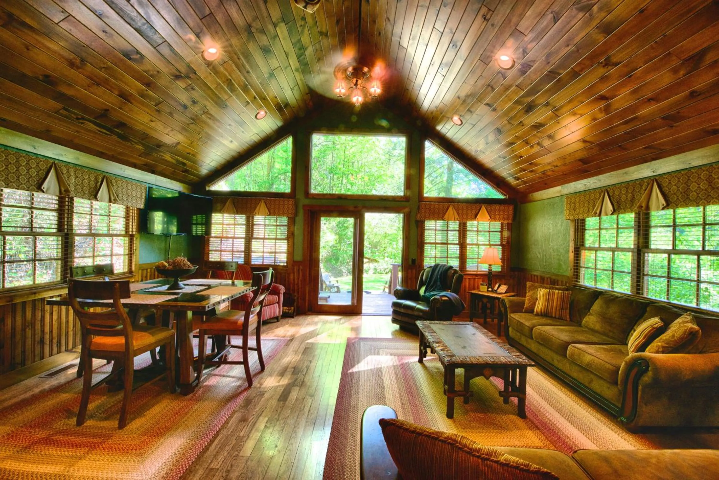 TV and multimedia in Historic Tapoco Lodge Resort