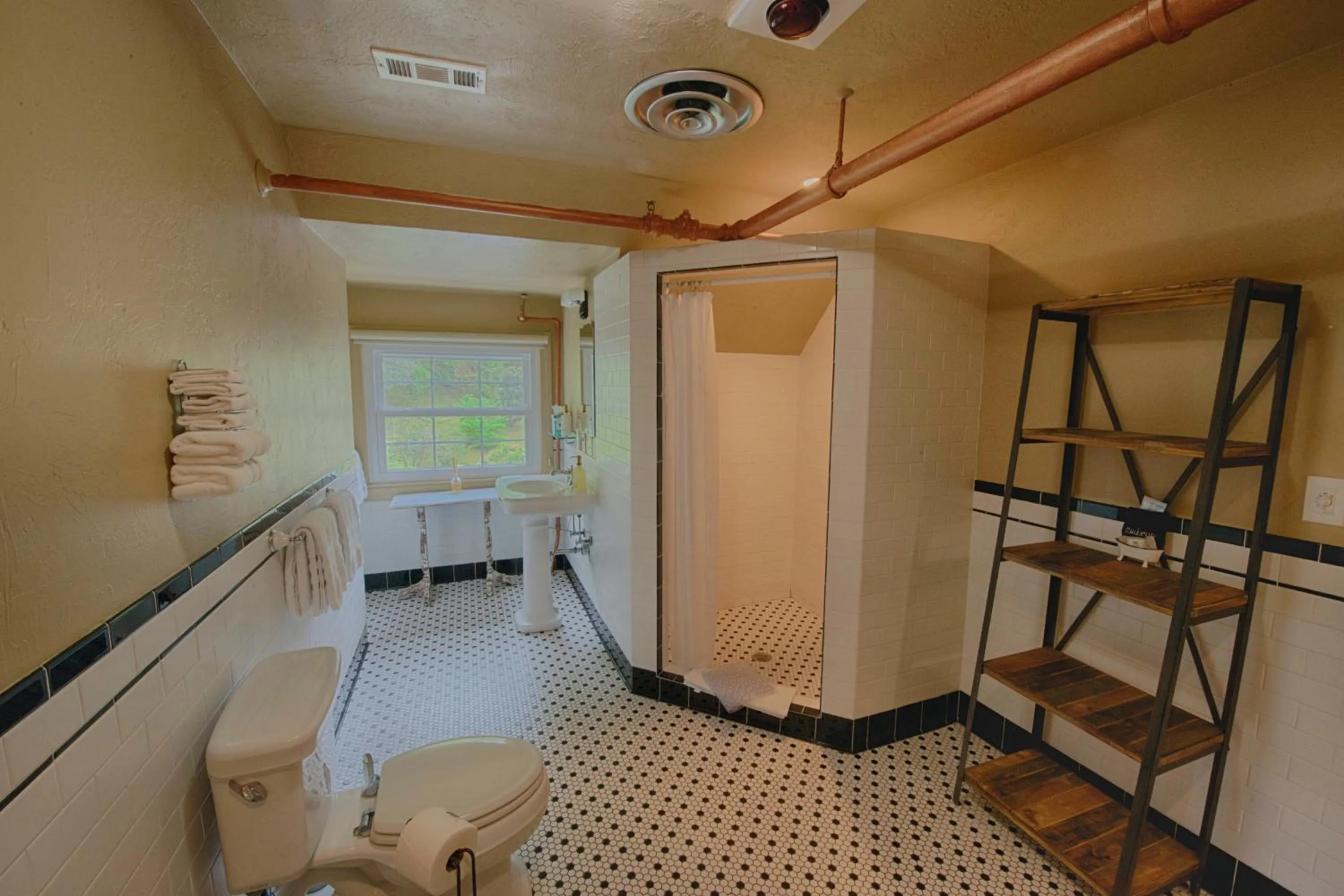 Shower in Historic Tapoco Lodge Resort