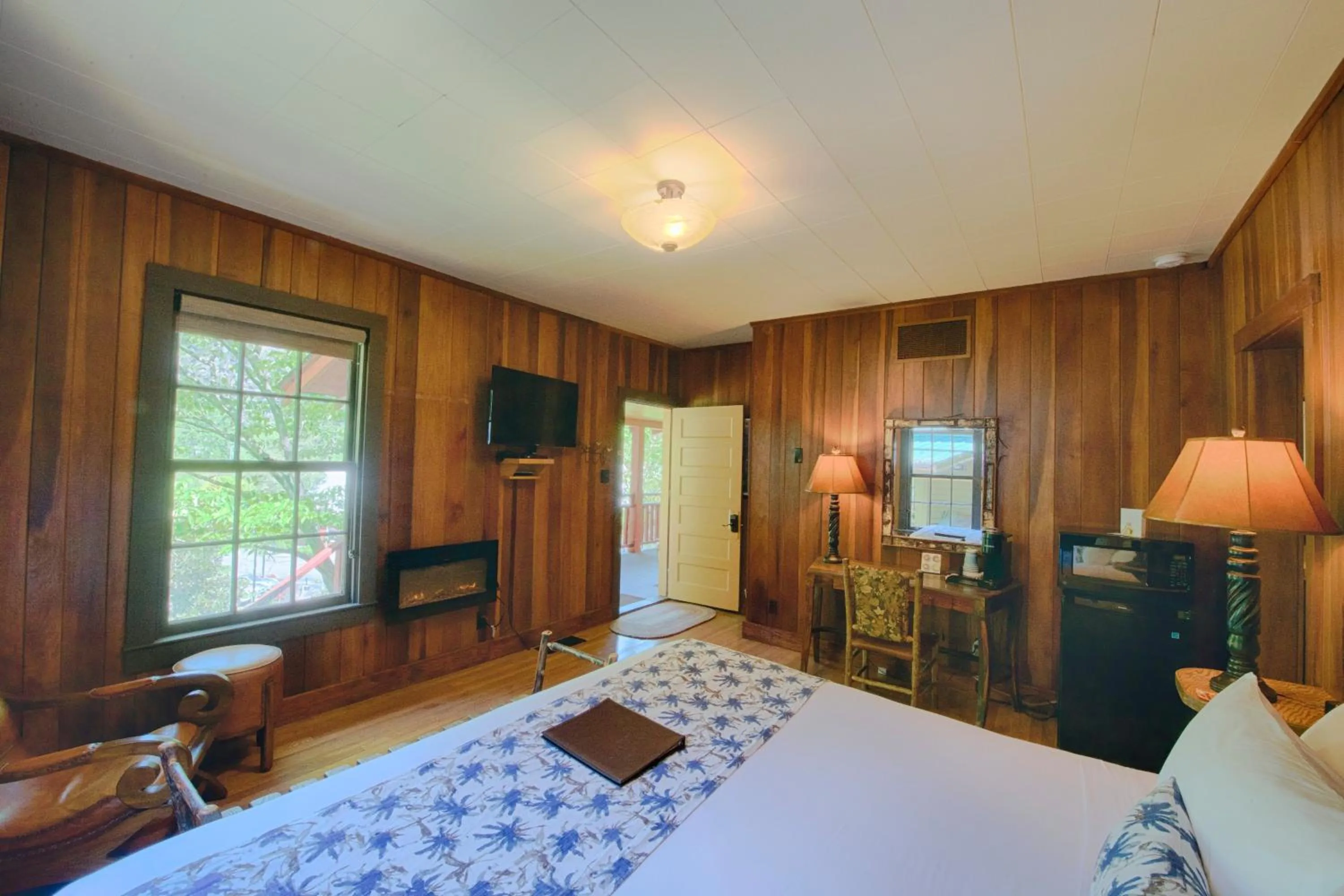 Bed in Historic Tapoco Lodge Resort